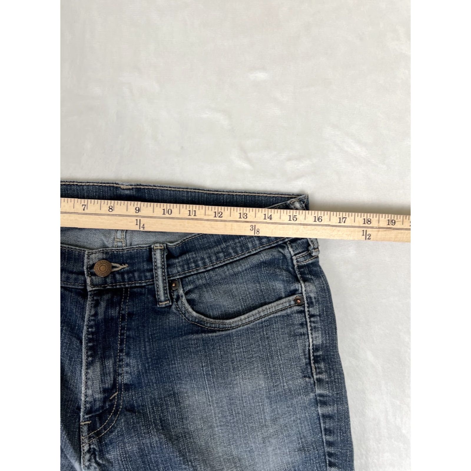 Levi's Levi's 541 Jeans Mens 31x30 Athletic Fit Blue Denim Pants Medium Dark Wash 5-Pocket Jeans Mens Athletic Fit Regular Size 31 Blue Read Size US 31 - 6 Thumbnail