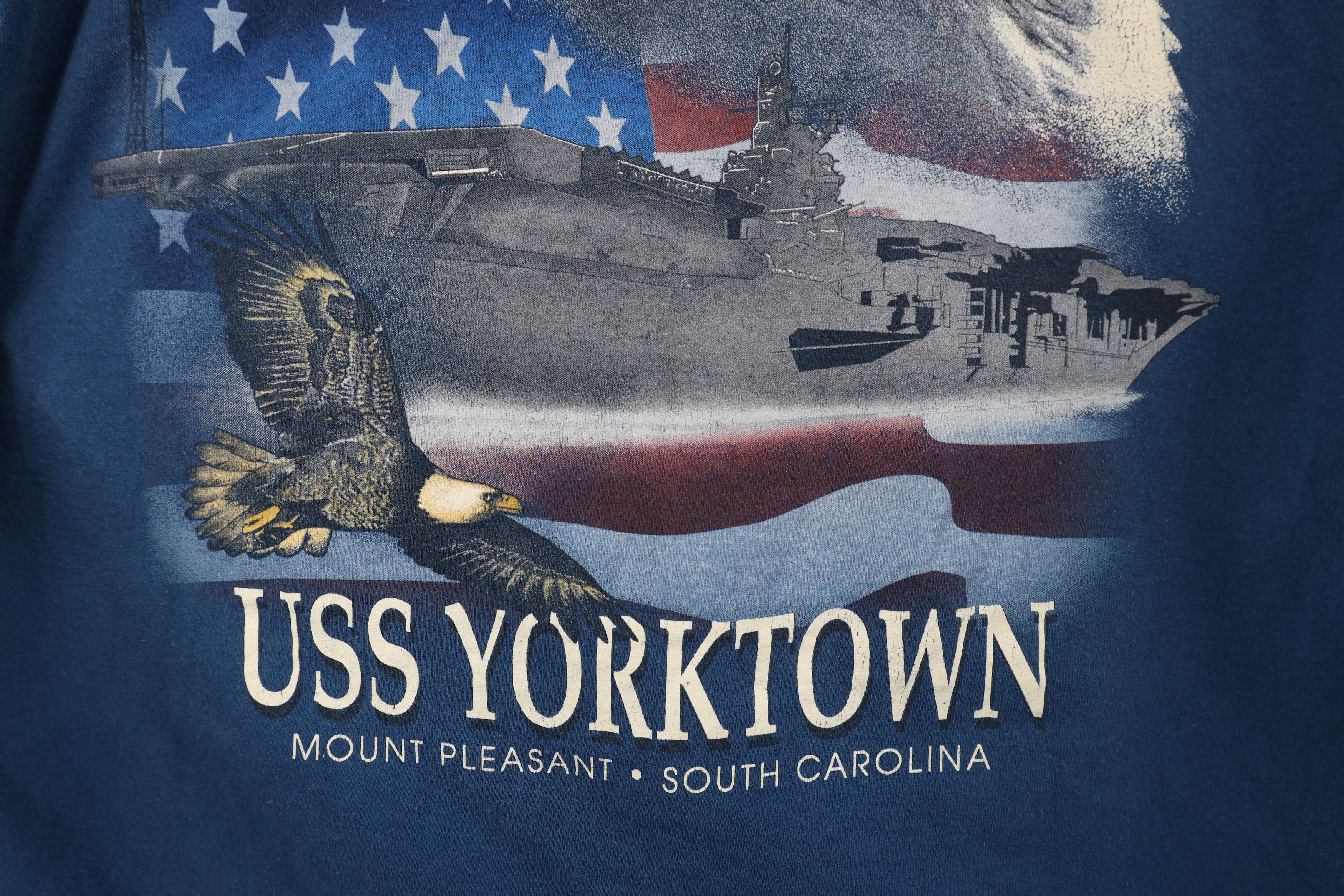 Vintage Vintage 90s Out USS Yorktown Eagle Military Ship T-Shirt USA Size US XL / EU 56 / 4 - 6 Thumbnail