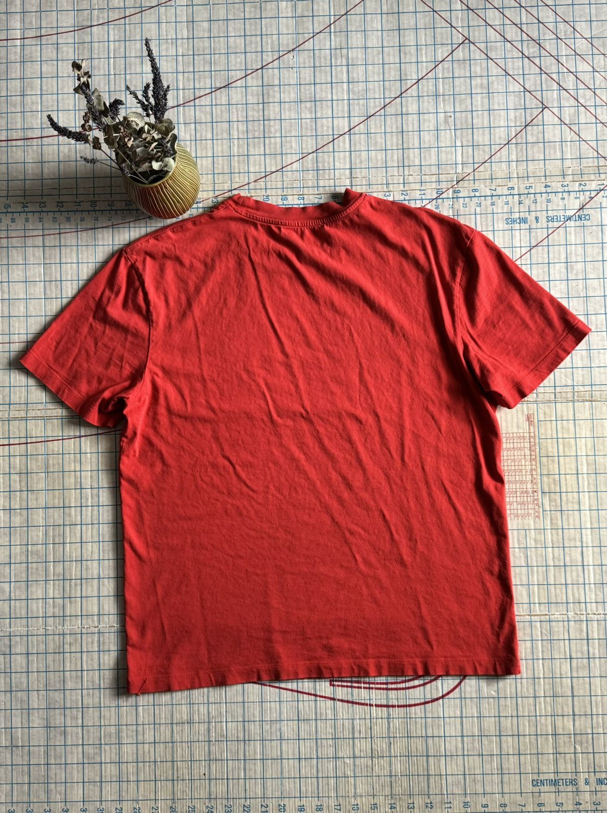 Alexander McQueen × MCQ McQ Alexander McQueen Spell Out Tee Red Size Large Size US L / EU 52-54 / 3 - 9 Thumbnail