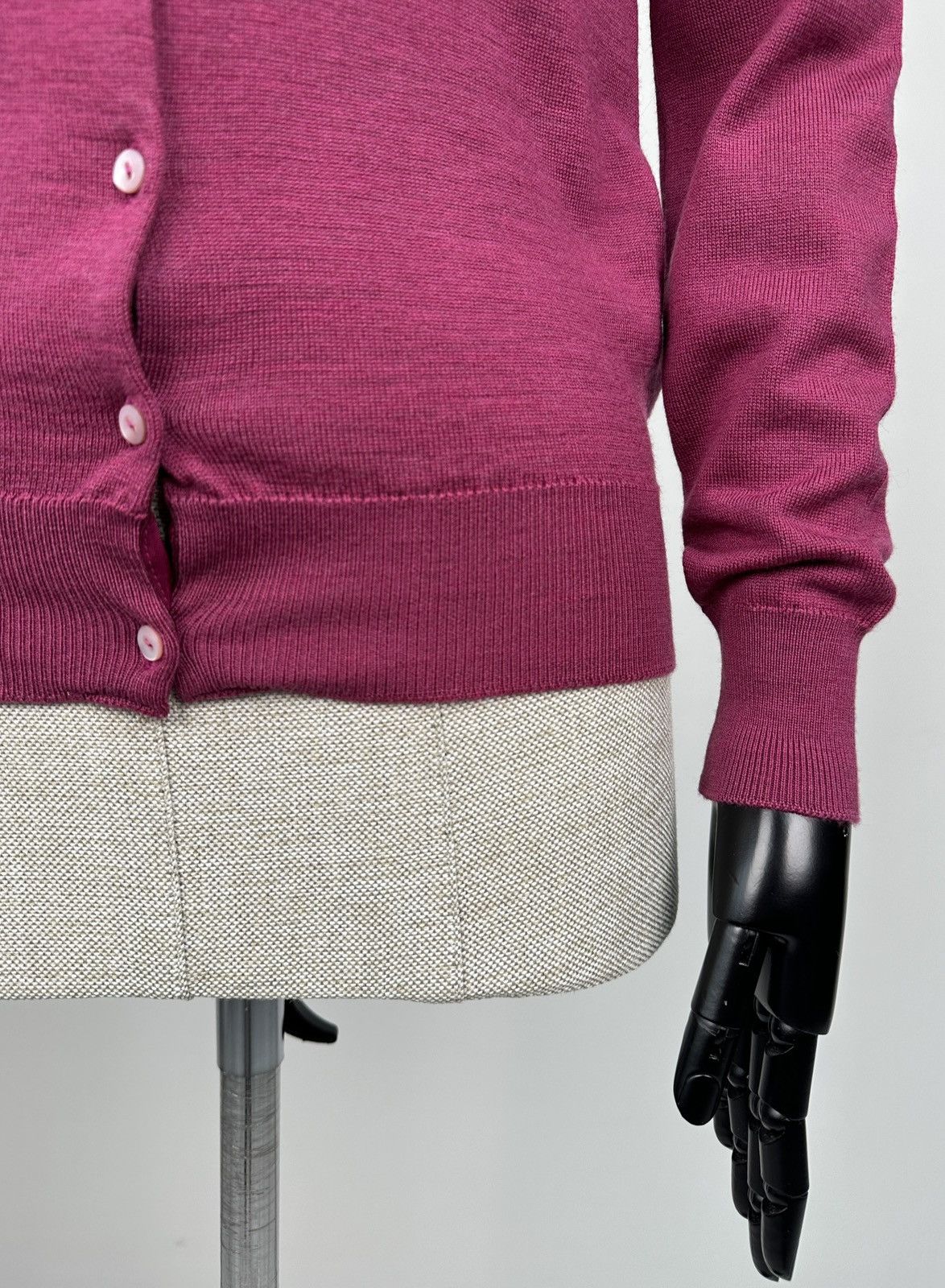 John Smedley JOHN SMEDLEY 100% Merino Wool Fuchsia Cardigan Sweater Size S / US 4 / IT 40 - 8 Thumbnail