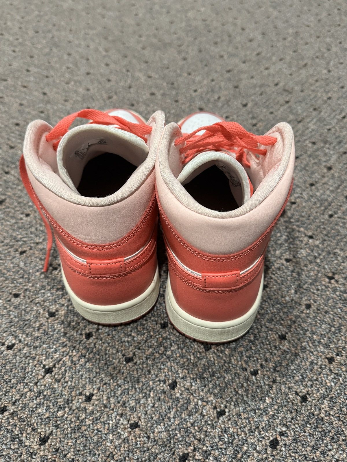 Jordan Brand Air Jordan 1 Mid "Strawberries & Cream" Size US 8.5 / IT 38.5 - 4 Thumbnail