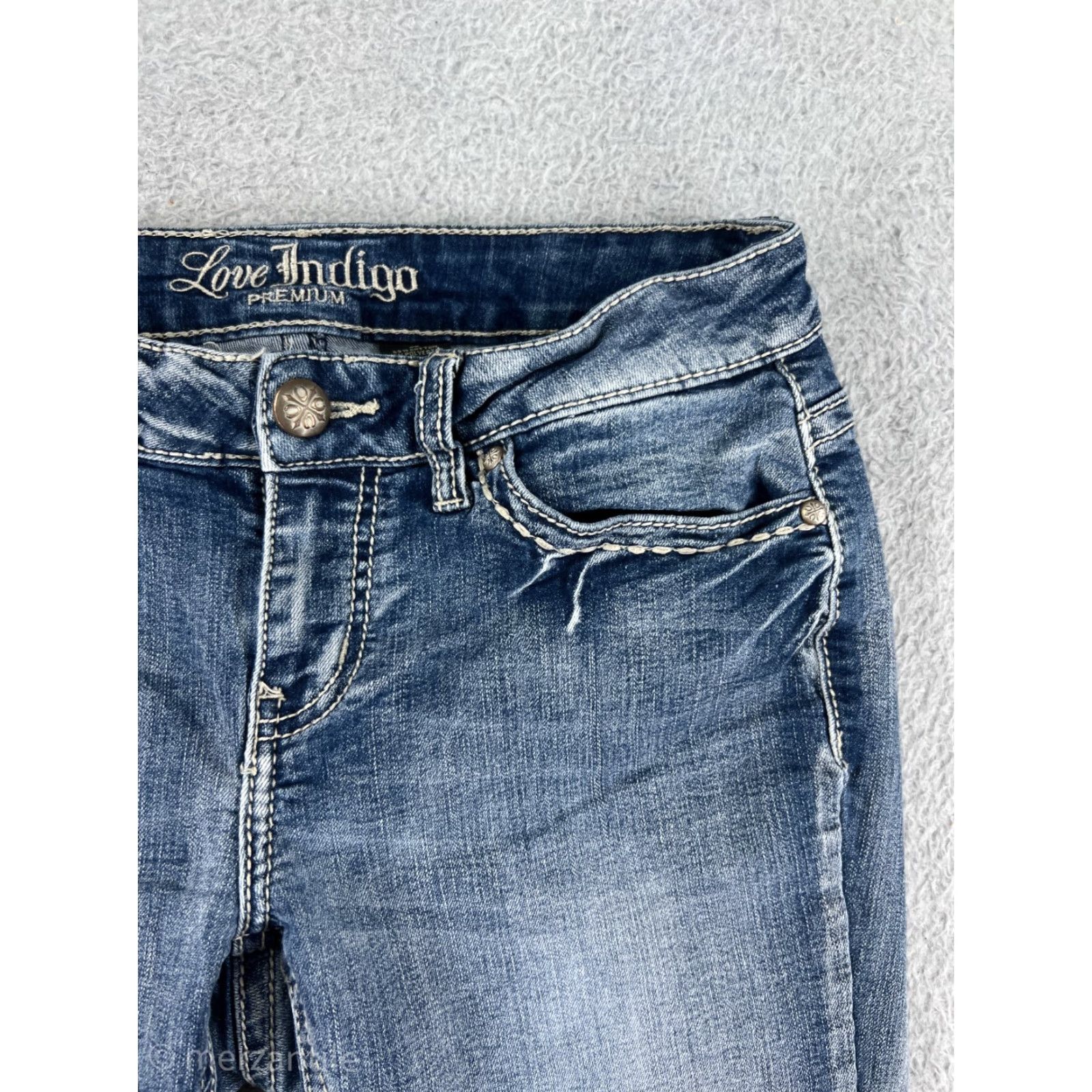 Denime Love Indigo Jeans Women 4 Capri Blue Denim Embroidered Sequin 5-Pocket Regular Inseam 20 in Capri Jeans Womens Size 27" / US 4 / IT 40 - 7 Thumbnail