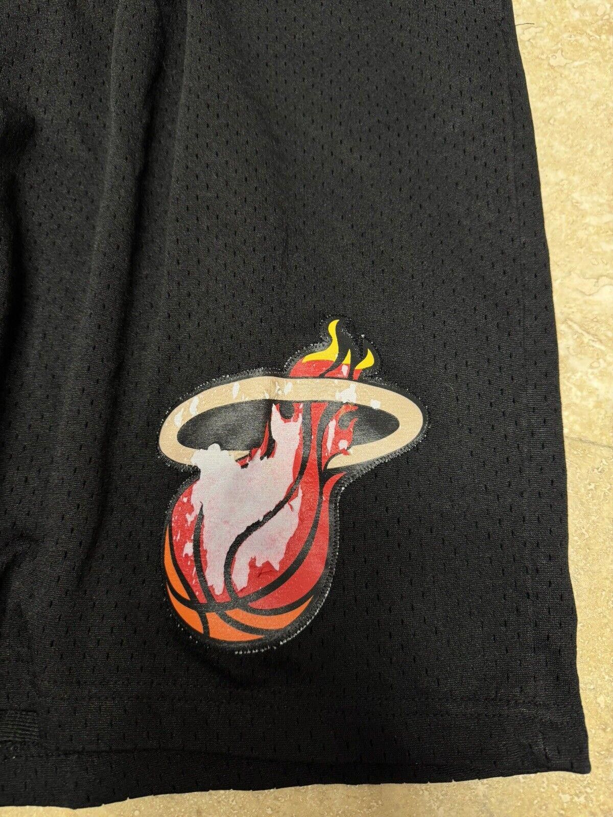 Mitchell & Ness 100% Authentic Mitchell Ness 96 97 Miami Heat Shorts Size US 40 / EU 56 - 5 Thumbnail