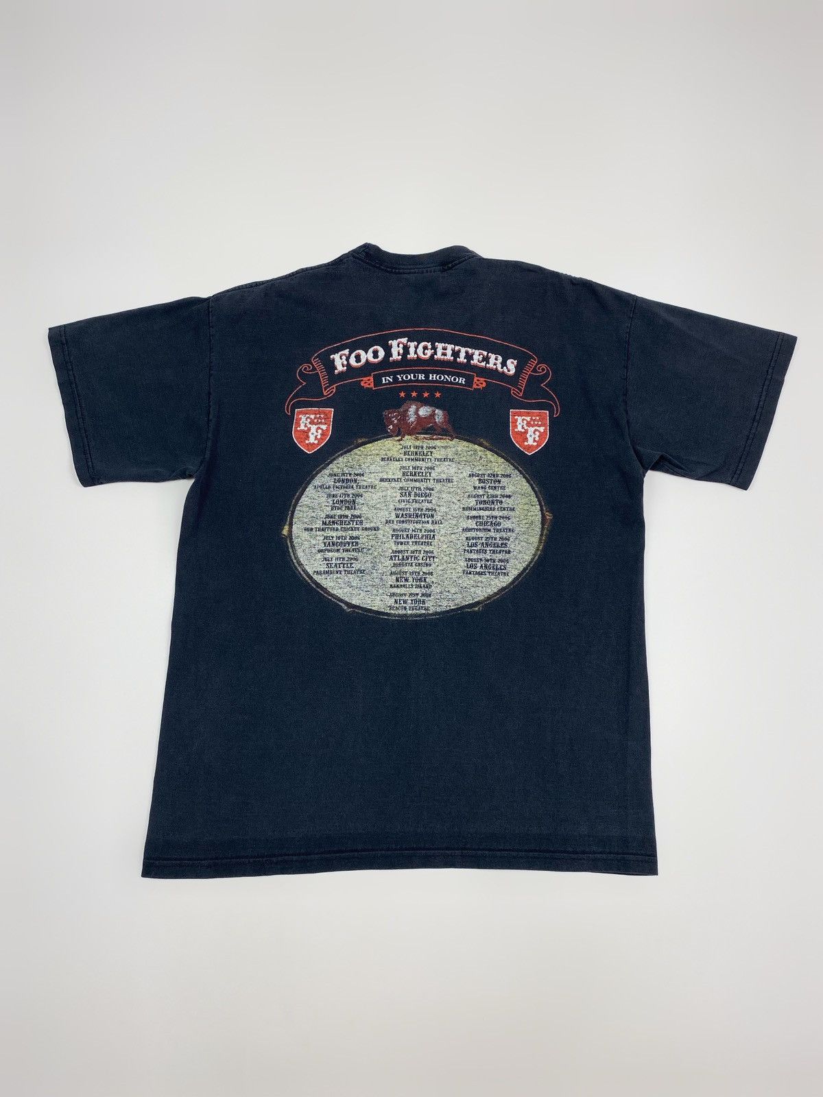 Band Tees Y2K Vintage Foo Fighters In Your Honor Tour Graphic Tee Size US L / EU 52-54 / 3 - 5 Thumbnail