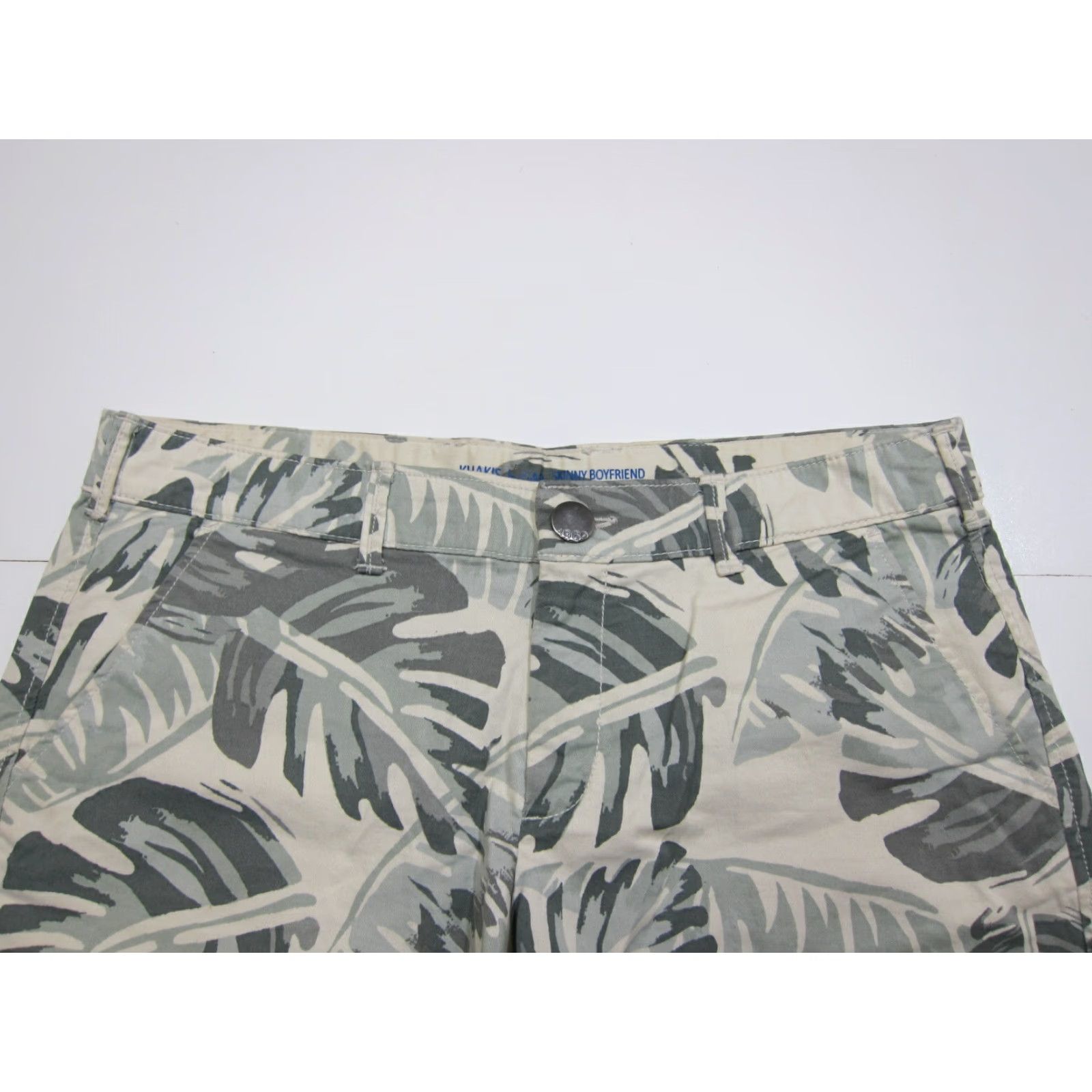Gap Gap Cotton Green Floral Skinny Boyfriend Khaki Camo Chino Shorts Women Size 4 Size 24" / US 00 / IT 34 - 4 Thumbnail