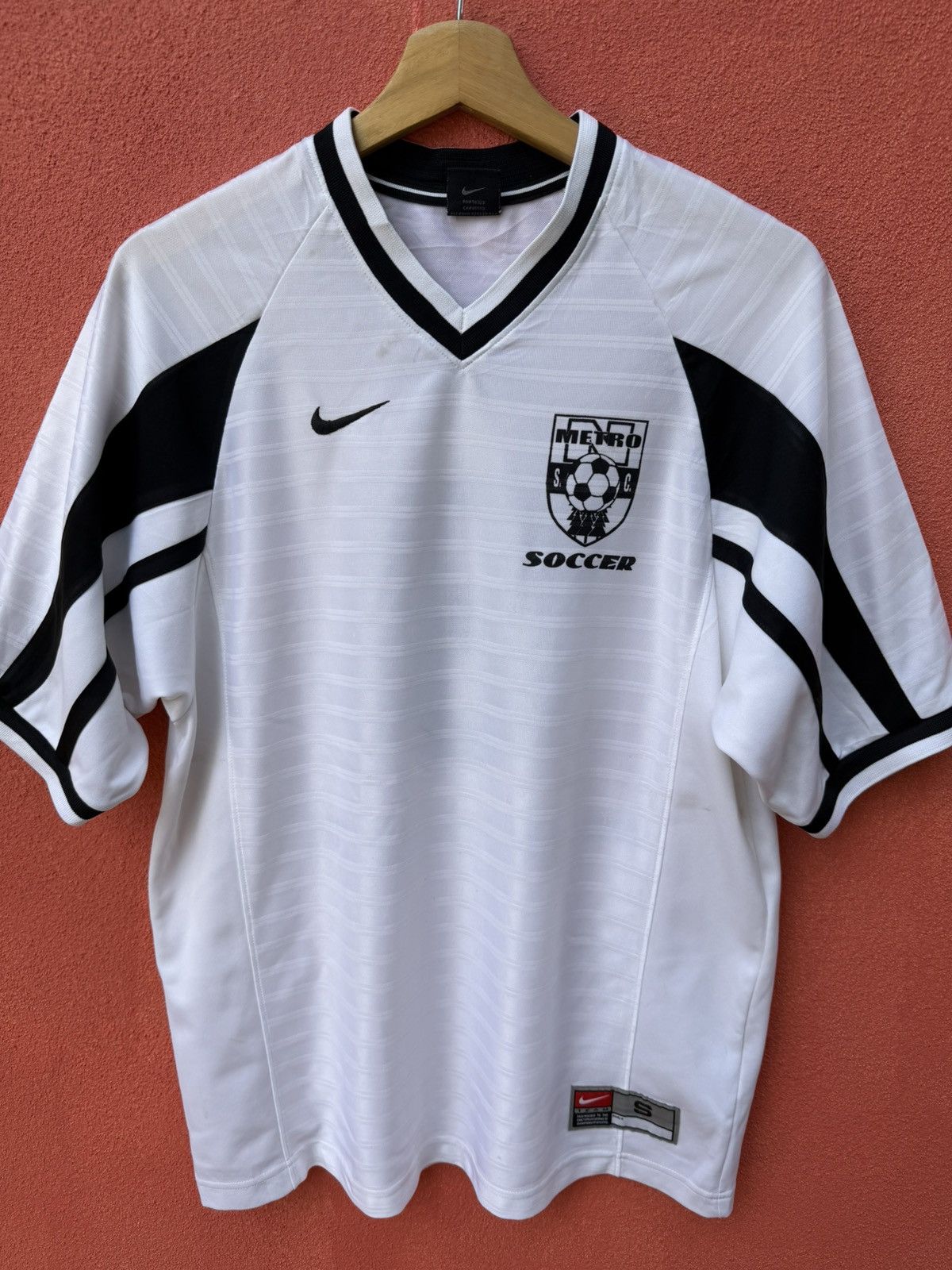 Nike Metro Soccer SC x Number 8 Size US L / EU 52-54 / 3 - 1 Thumbnail