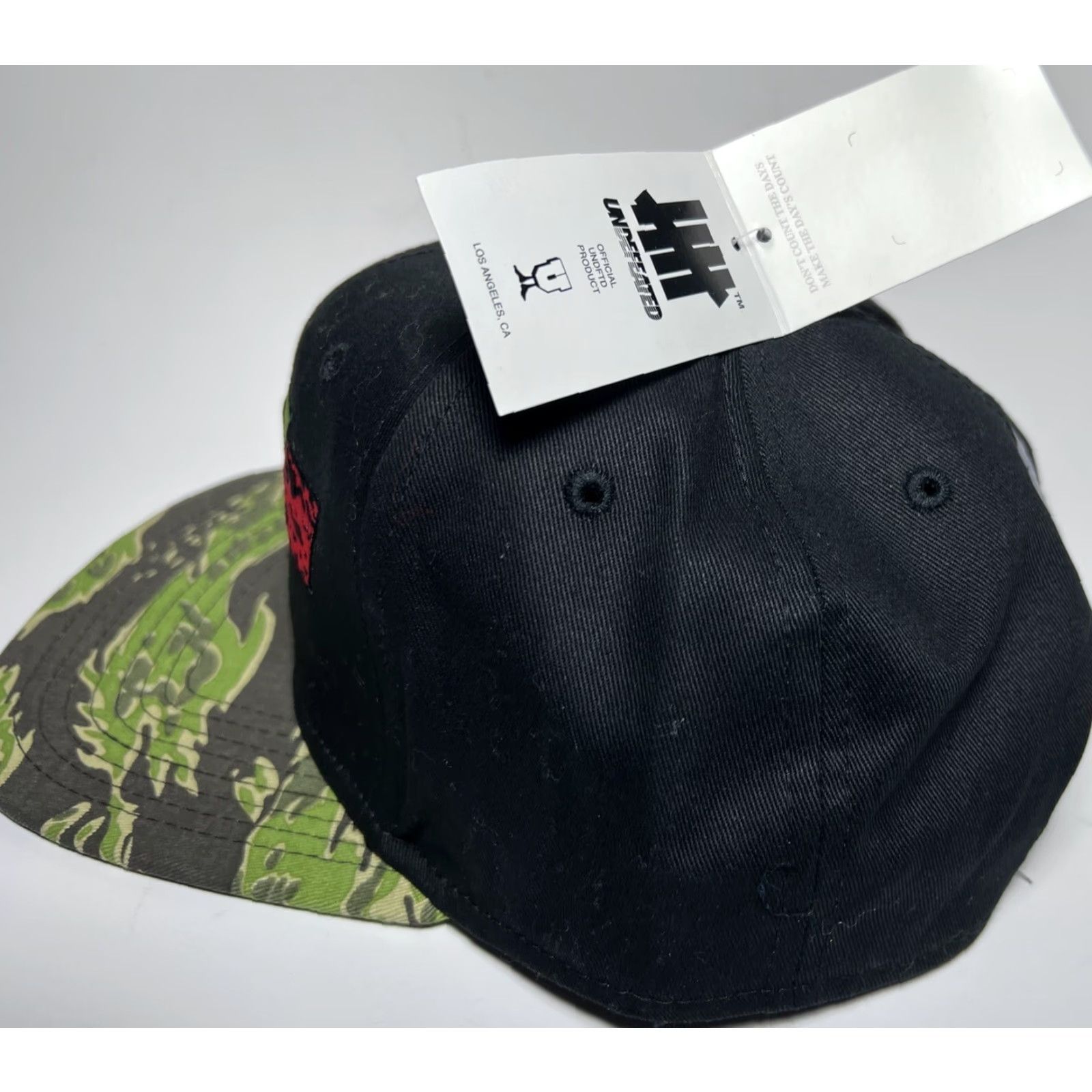 Undefeated Undefeated Hat Adjustable Black Flat Brim SnapBack Mens Baseball Cap Multicolor- New Undefeated UND FTD Adjustable SnapBack Hat Size ONE SIZE - 5 Thumbnail