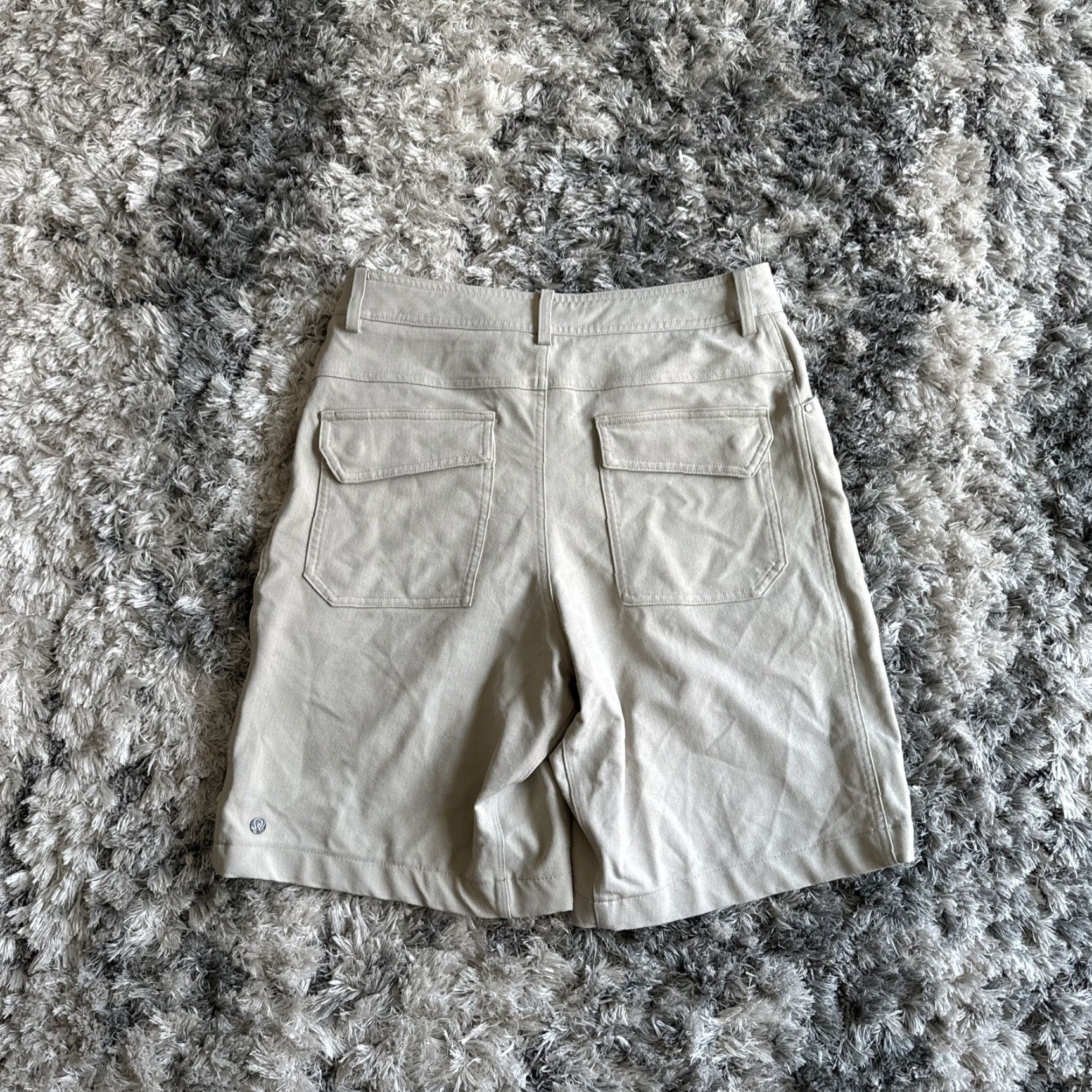 Lululemon Lululemon Men’s Shorts Chino Flat Front Pockets Size 30 Yellow Regular Used Size US 30 / EU 46 - 5 Thumbnail
