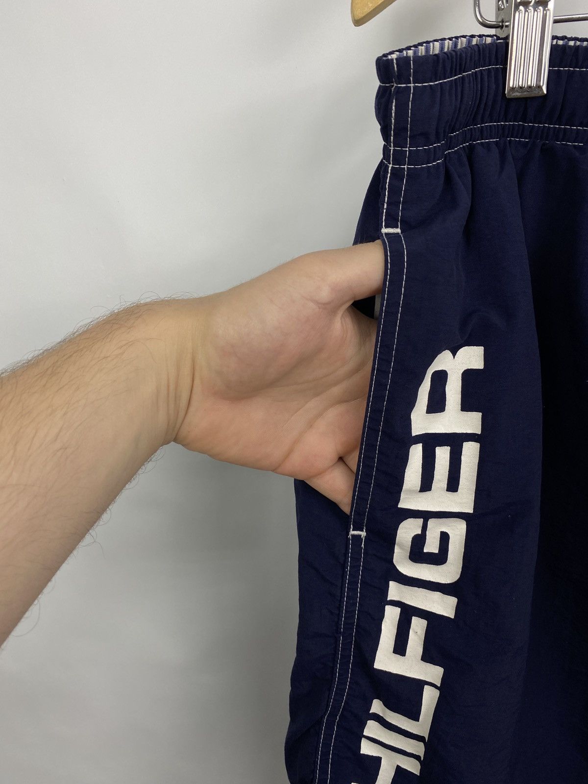 Tommy Hilfiger Vintage 90s Tommy Hilfiger Nylon shorts casual streetwear Size US 34 / EU 50 - 4 Thumbnail
