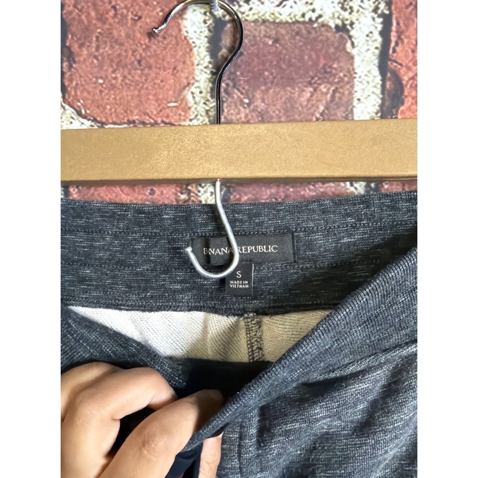Banana Republic Banana Republic Joggers Mens M Gray Heather Tapered Leg Sweatpants Drawstring Size US 31 - 2 Thumbnail