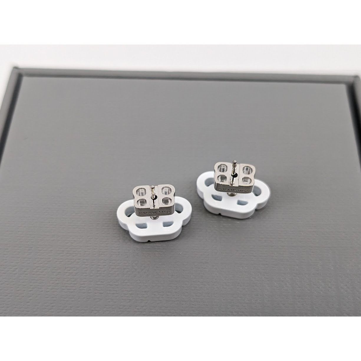 Balenciaga o1rshd1 Q:2 / Size: OS / BB Stud Earrings in White Size ONE SIZE - 12 Thumbnail