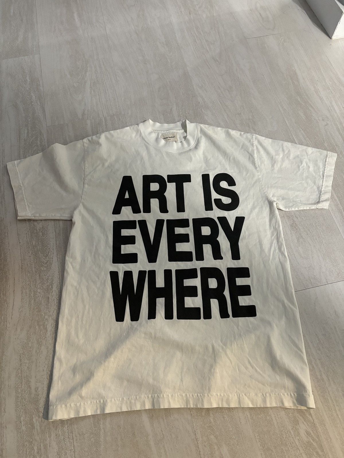 Vintage Circle Author “ART IS EVERYWHERE” T-Shirt Size US M / EU 48-50 / 2 - 1 Thumbnail