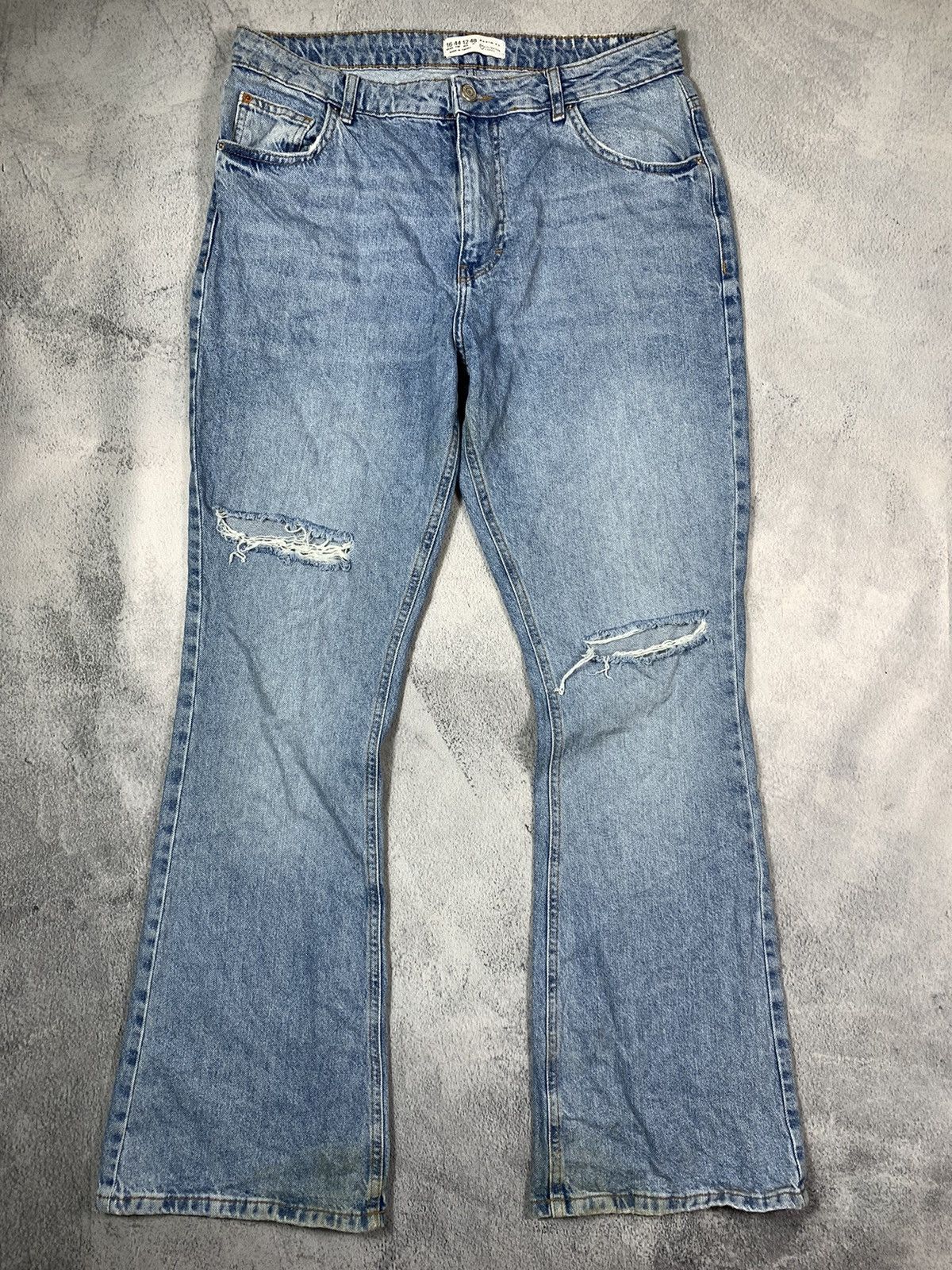 Japanese Brand × Vintage Vintage Y2K Japanese distressed bootcut faded denim jeans Size 34" / US 12 / IT 48 - 1 Thumbnail