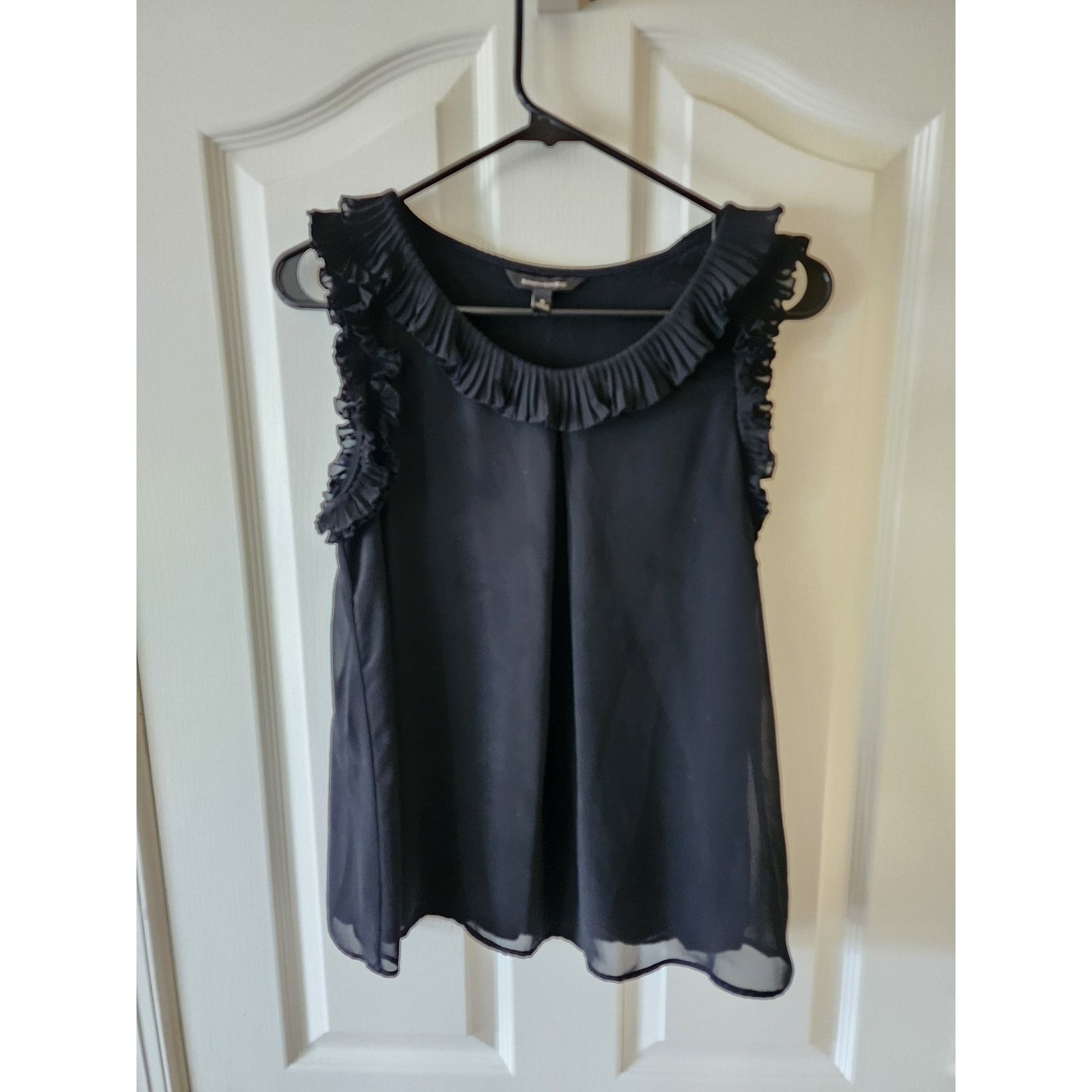 Banana Republic Banana Republic Sleeveless Pleated Ruffle Top Small Size S / US 4 / IT 40 - 2 Thumbnail