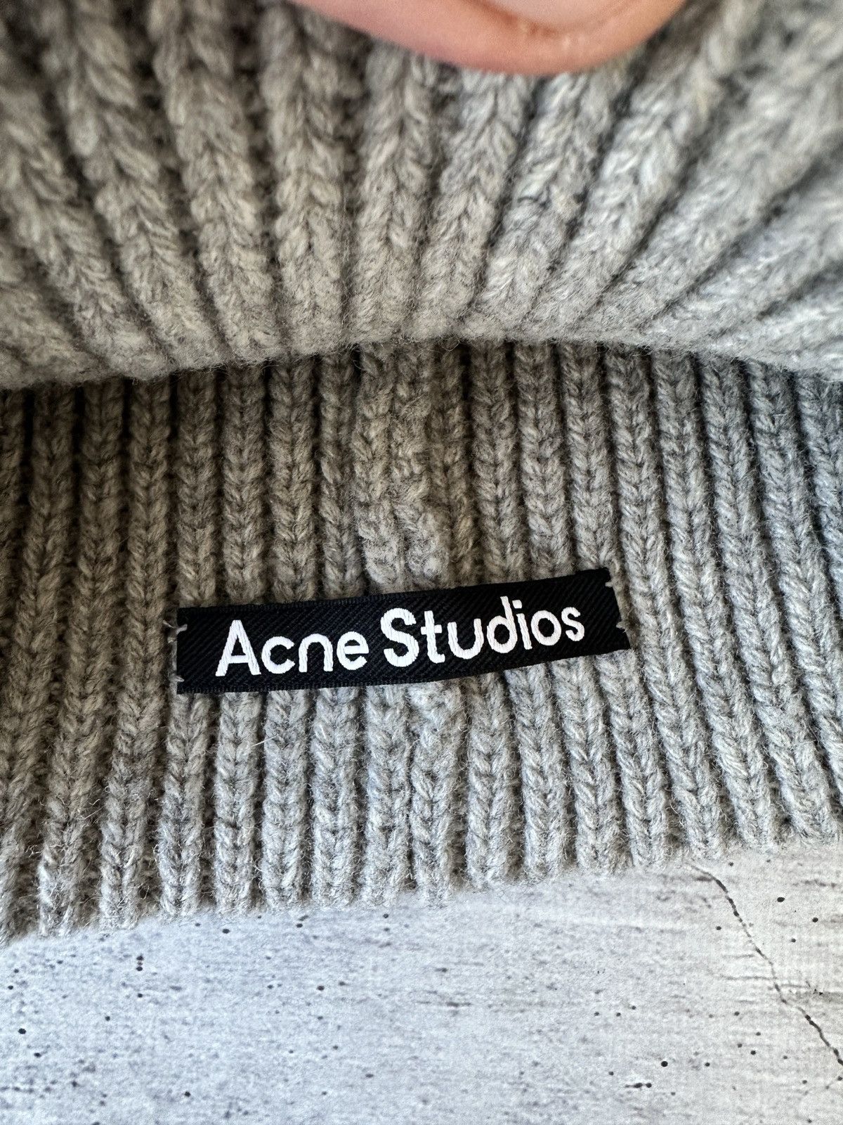 Acne Studios Acne Studios Gray Ribbed Beanie with Smiley Patch 100% Wool Size ONE SIZE - 5 Thumbnail