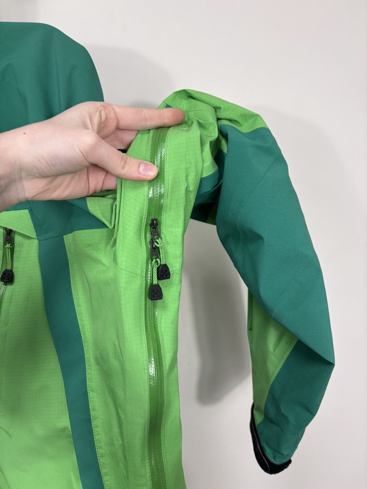 Haglofs Haglofs Men’s Gore-Tex Performance Shell Outdoor Jacket Size US L / EU 52-54 / 3 - 14 Thumbnail