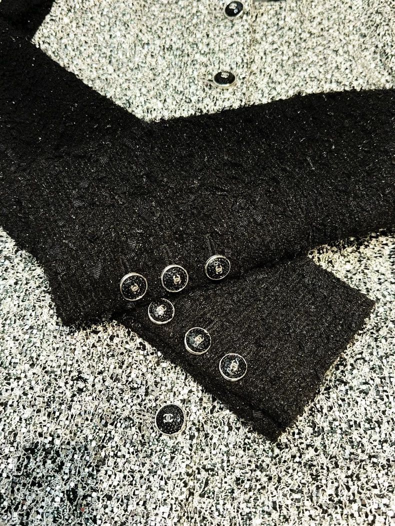 Chanel Chanel 21B autumn and winter preview silver 36-size sequin Size XS / US 0-2 / IT 36-38 - 6 Thumbnail