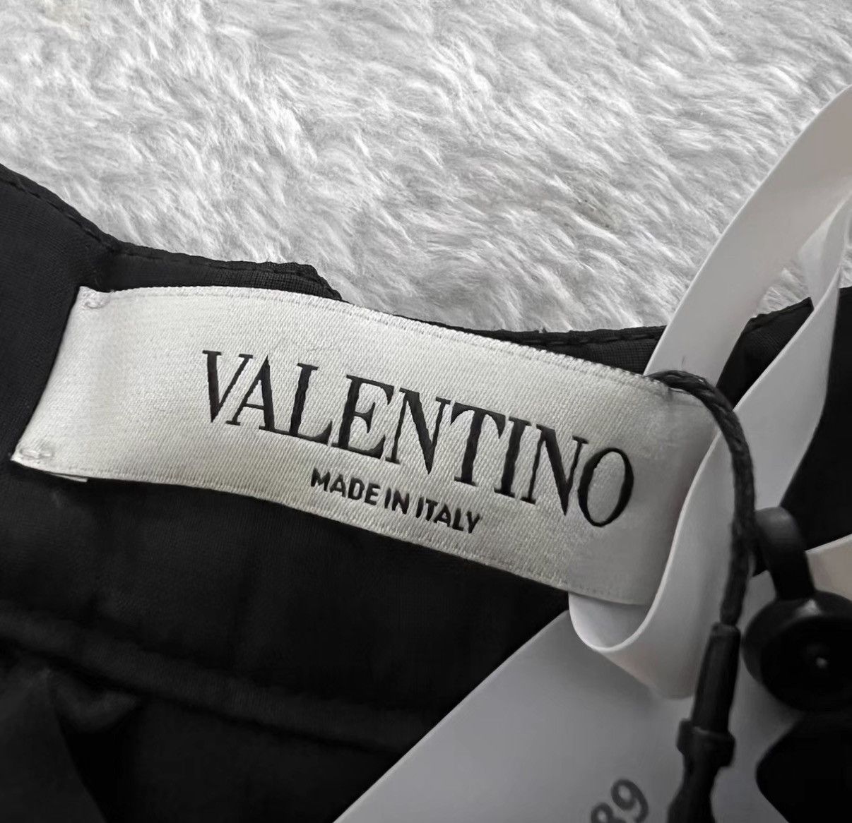 Valentino Valentino Black Embossed Shorts J41 Size 27" / US 4 / IT 40 - 4 Thumbnail