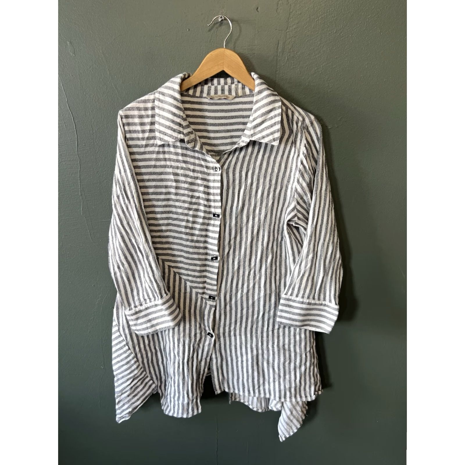 Soft Surroundings Soft Surroundings Womens Gray striped 3/4 Sleeve Button-Up Blouse Size Large L Gray Striped Tunic Womens Size L / US 10 / IT 46 - 2 Thumbnail