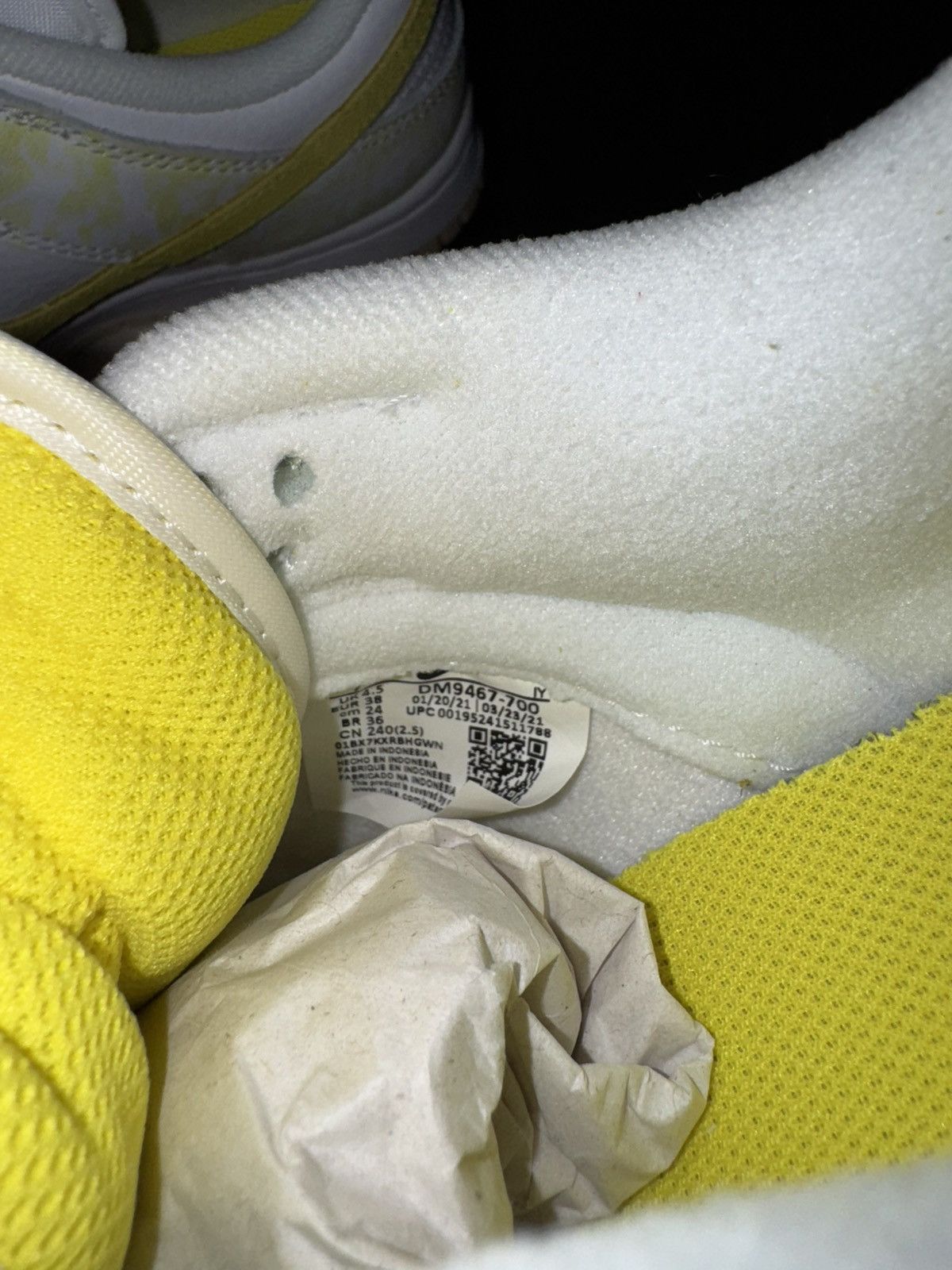 Nike Nike Yellow Strike Dunk Low Size US 7 / IT 37 - 13 Thumbnail