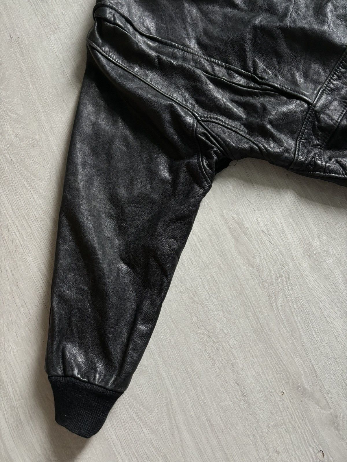 Vintage A-2 vintage Leather aviation bomber jacket 1970s Size US L / EU 52-54 / 3 - 6 Thumbnail