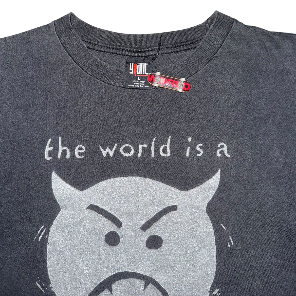 Vintage Vintage 90s The Smashing Pumpkins The World Is A Vampire Tee Size US L / EU 52-54 / 3 - 7 Thumbnail