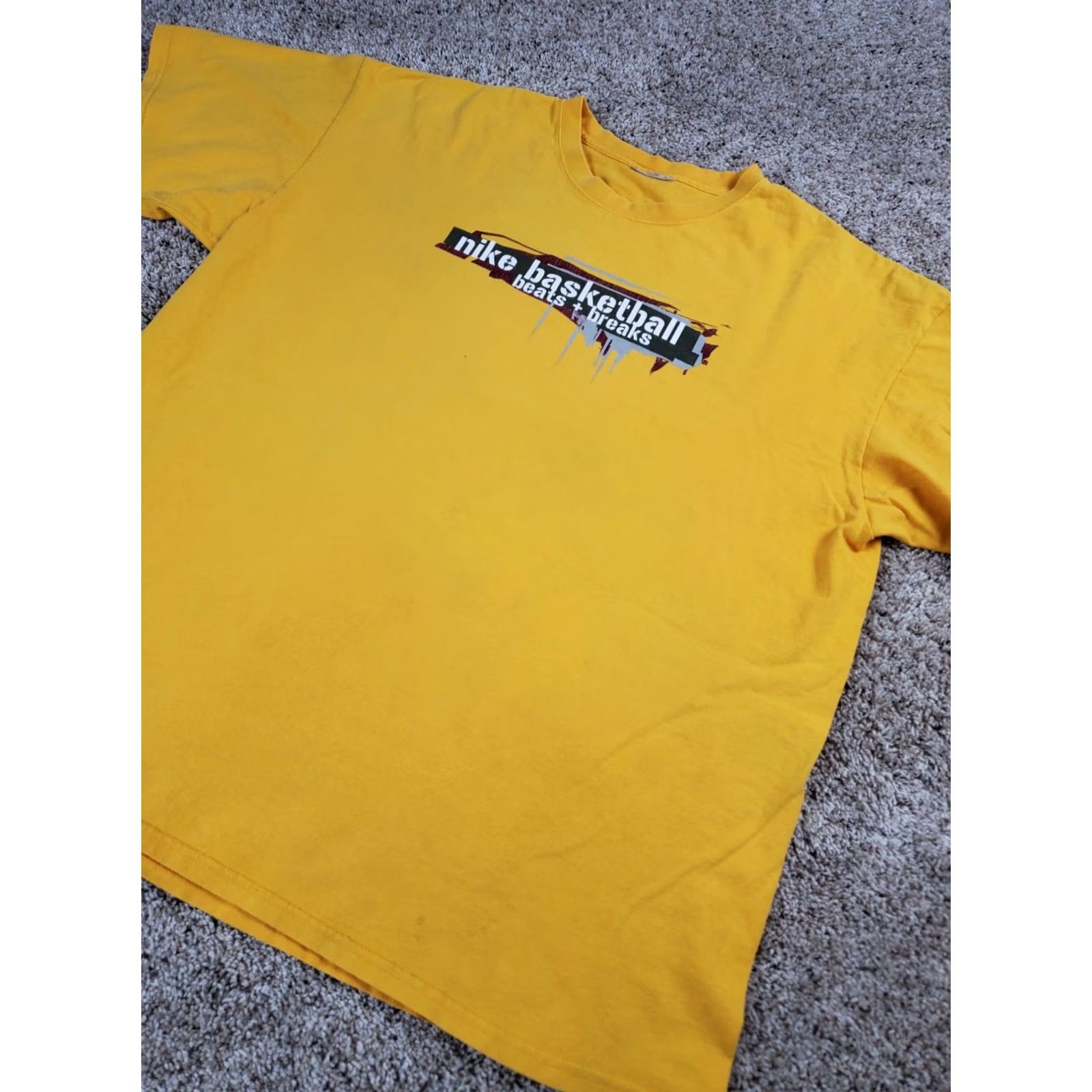 Nike VINTAGE Nike Basketball T Shirt XL Mens Yellow Short Sleeve Graphic Y2K Size US XL / EU 56 / 4 - 2 Thumbnail