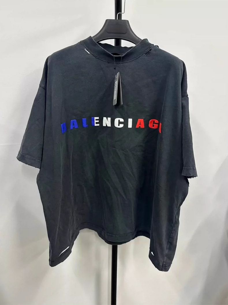Balenciaga Balenciaga Gradient Letter Destruction Short Sleeve Size US L / EU 52-54 / 3 - 1 Thumbnail