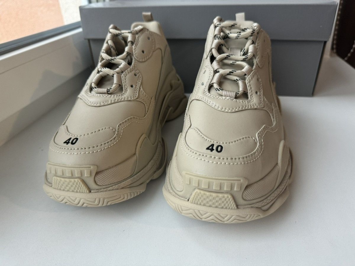 Balenciaga Balenciaga Triple s Beige Uk6 EU40 Box included! Size US 7 / EU 40 - 4 Thumbnail