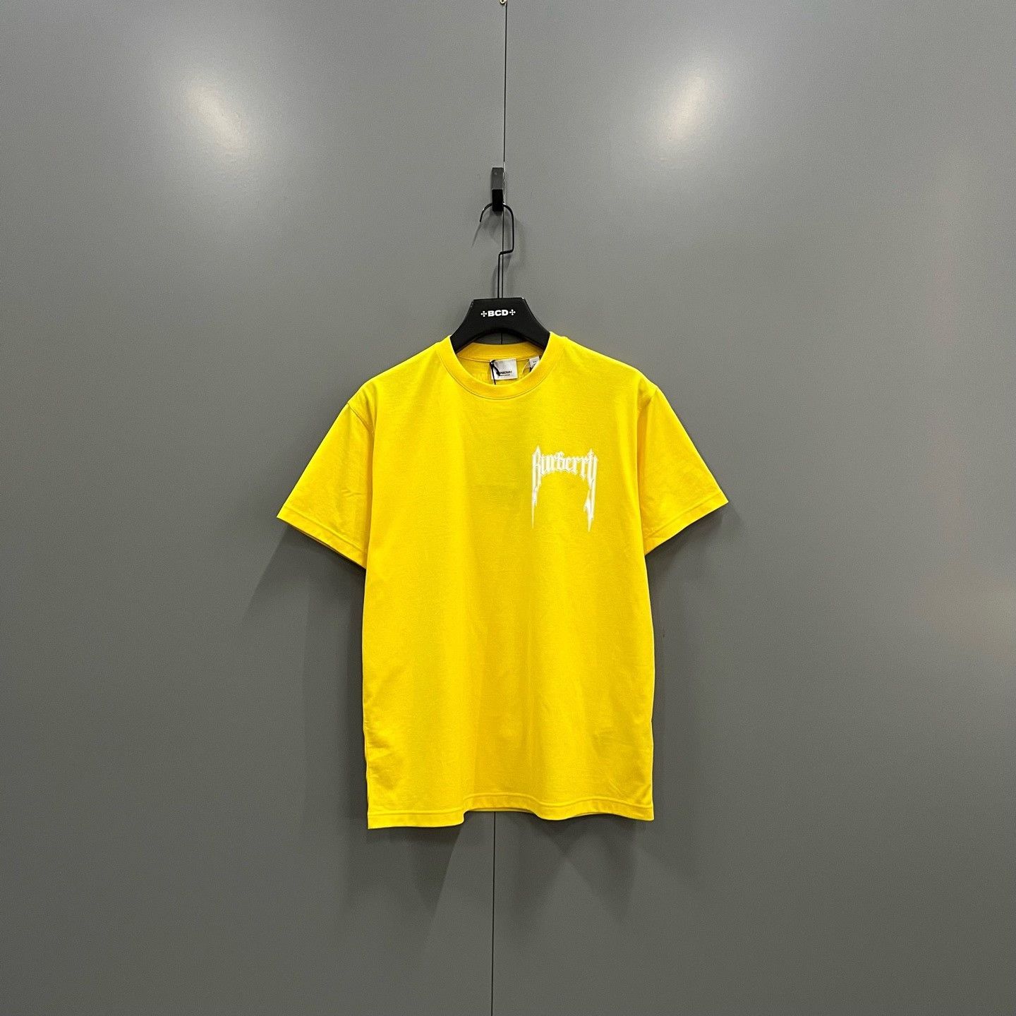 Burberry Burberry Printed Yellow T-Shirt xs Men Size US XS / EU 42 / 0 - 1 Thumbnail