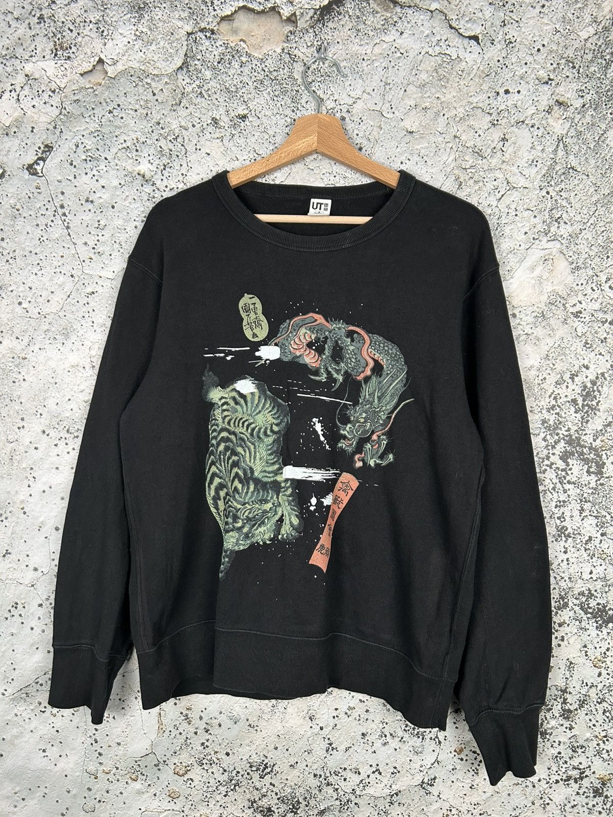 Japanese Brand Uniqlo Japanese Crewneck Chinese Dragon Skate Rock Punk Size US M / EU 48-50 / 2 - 1 Thumbnail