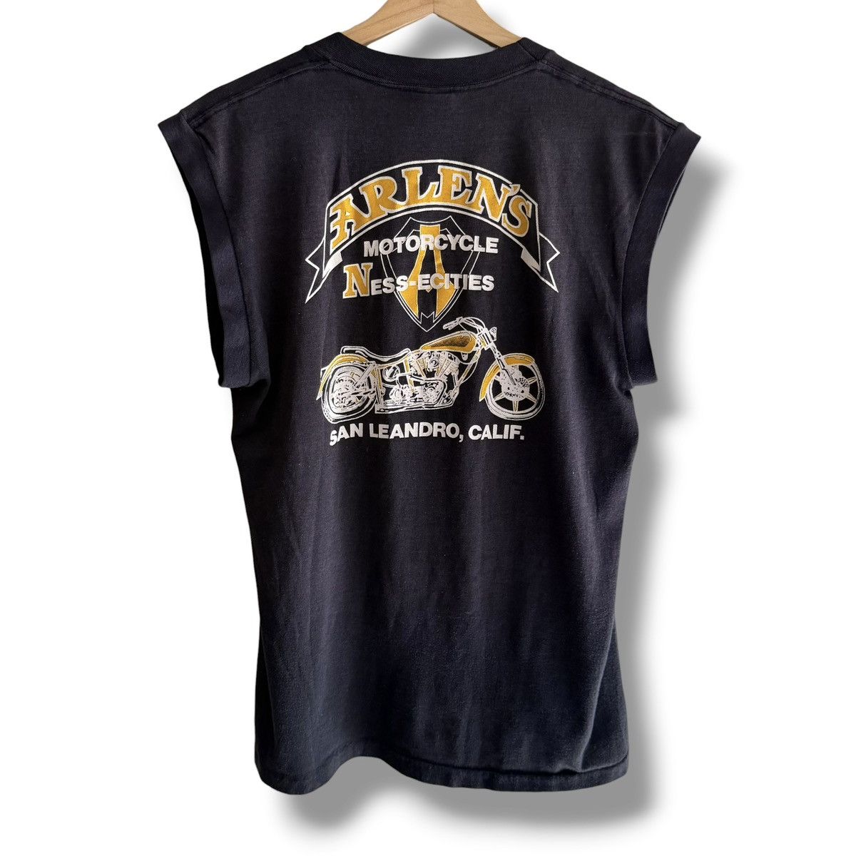 Harley Davidson Vintage 80s Harley Davidson 3D Emblem Whiskey Sleeveless Tee Size US M / EU 48-50 / 2 - 2 Thumbnail