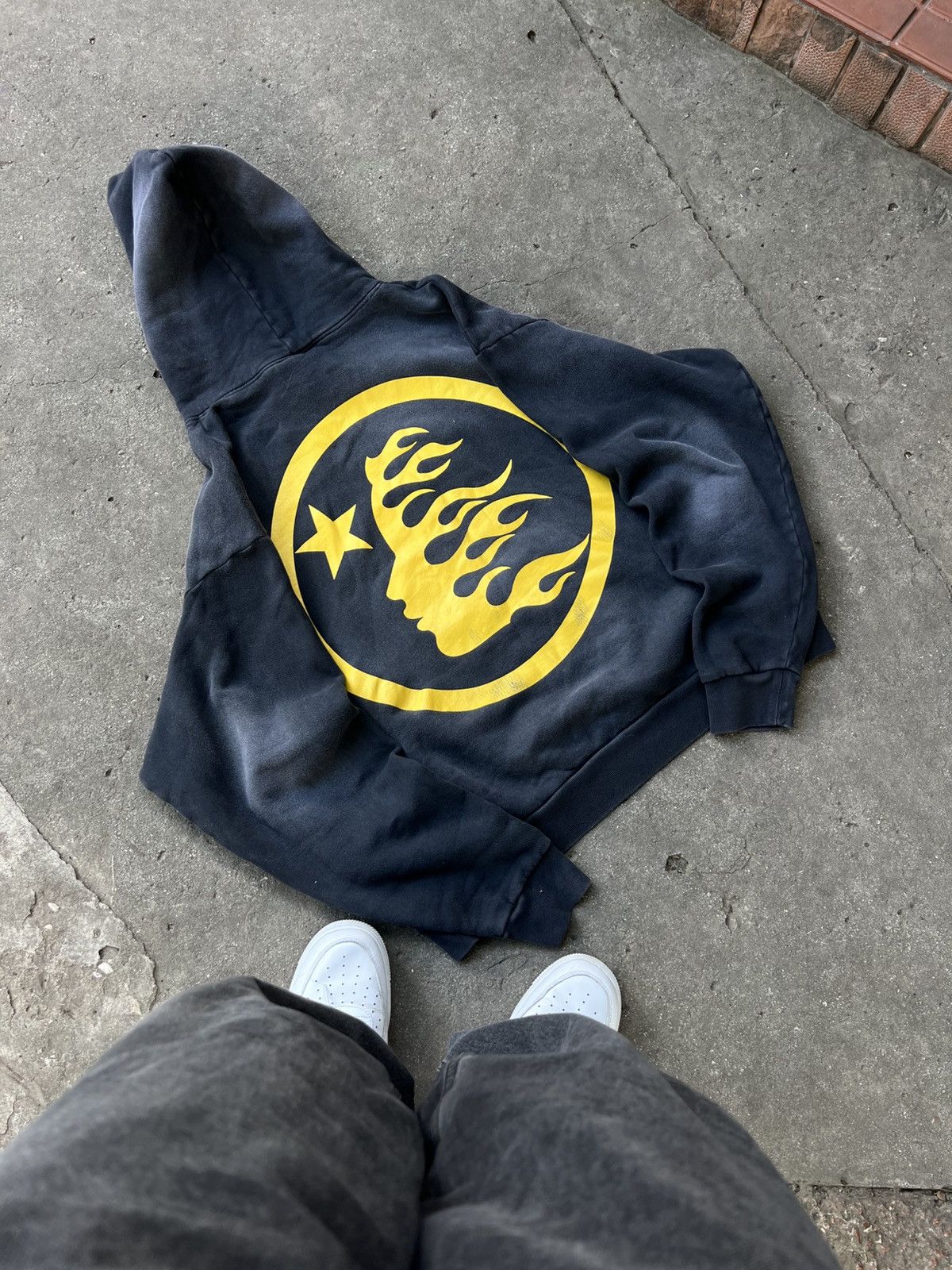 HELLSTAR FW23 HELLSTAR NO GUTS NO GLORY BLACK FADED BOXIE HOODIE AOP Size US L / EU 52-54 / 3 - 5 Thumbnail