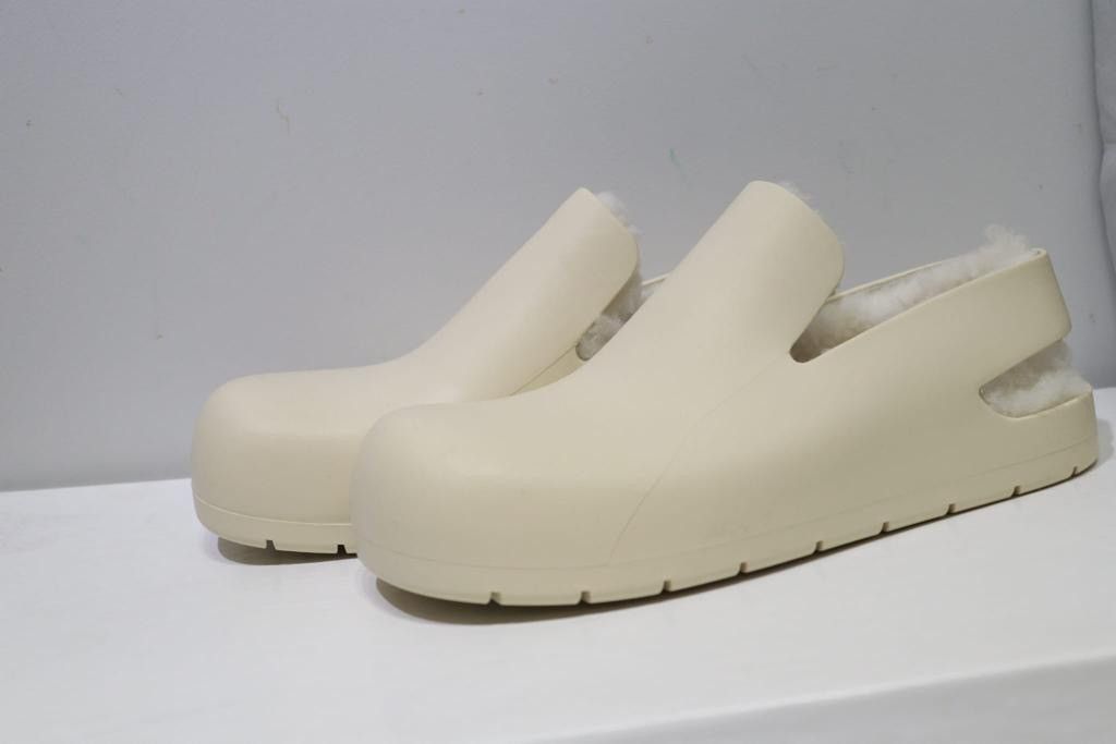 Bottega Veneta o1rshd / Puddle Shearling Cozy Low Top Shoes in Sea Salt Size US 11 / EU 44 - 24 Thumbnail