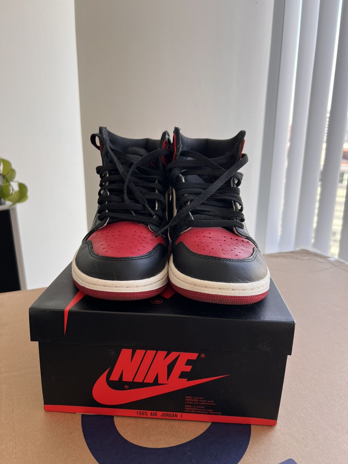 Jordan Brand Air Jordan Retro 1 High Bred Toe Size US 10.5 / EU 43-44 - 4 Thumbnail