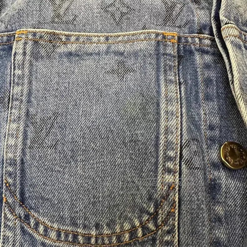 Louis Vuitton Louis Vuitton Full-print gradient presbyopic logo denim ja Size US S / EU 44-46 / 1 - 7 Thumbnail