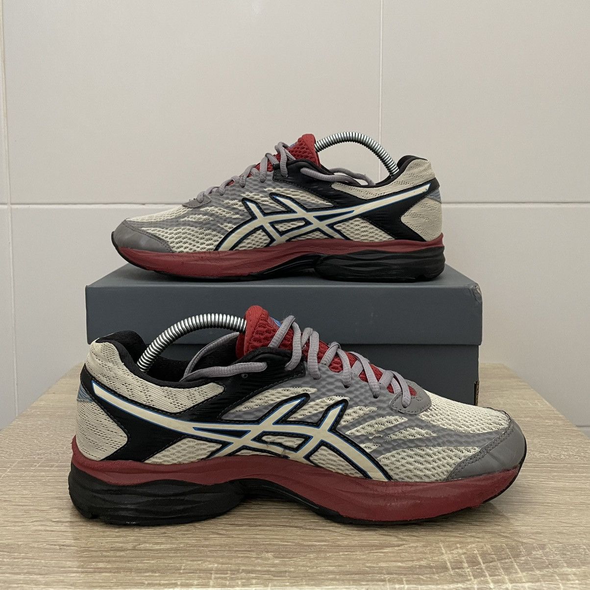 Asics Asics Gel Flux 4 Grey/Red Size US 8 / EU 41 - 2 Thumbnail