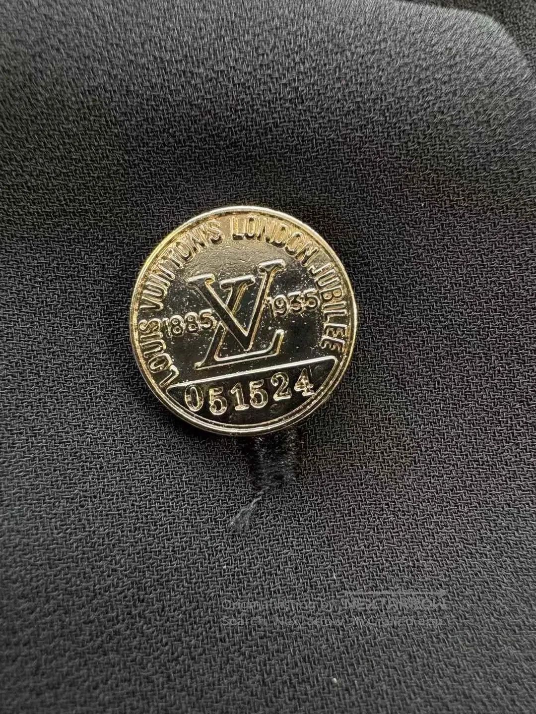 Louis Vuitton Louis Vuitton Black Gold Buckle Utility Shirt. Size US M / EU 48-50 / 2 - 4 Thumbnail