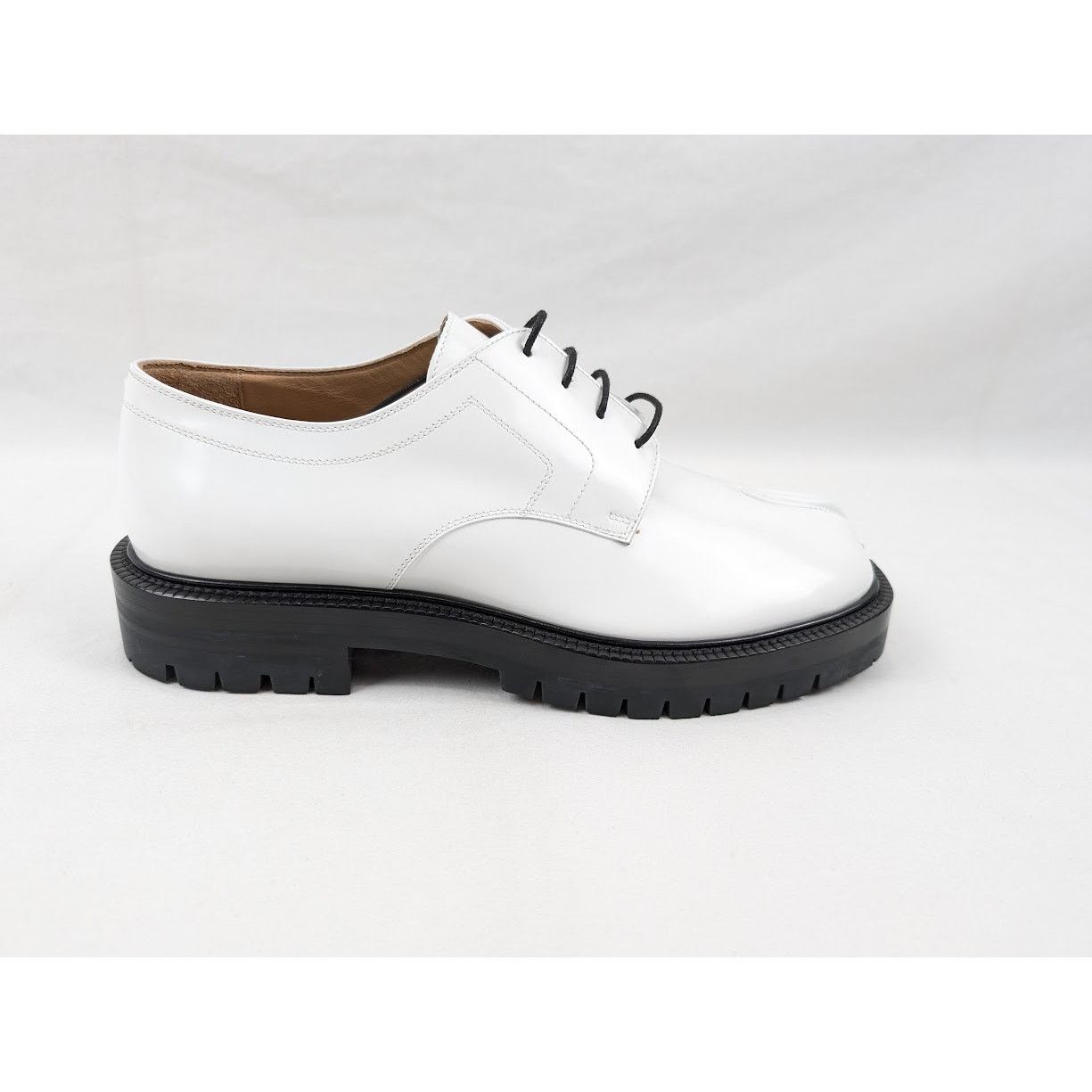 Maison Margiela o1rshd1 Laced Tabi Loafers in White Size US 10 / EU 43 - 2 Thumbnail