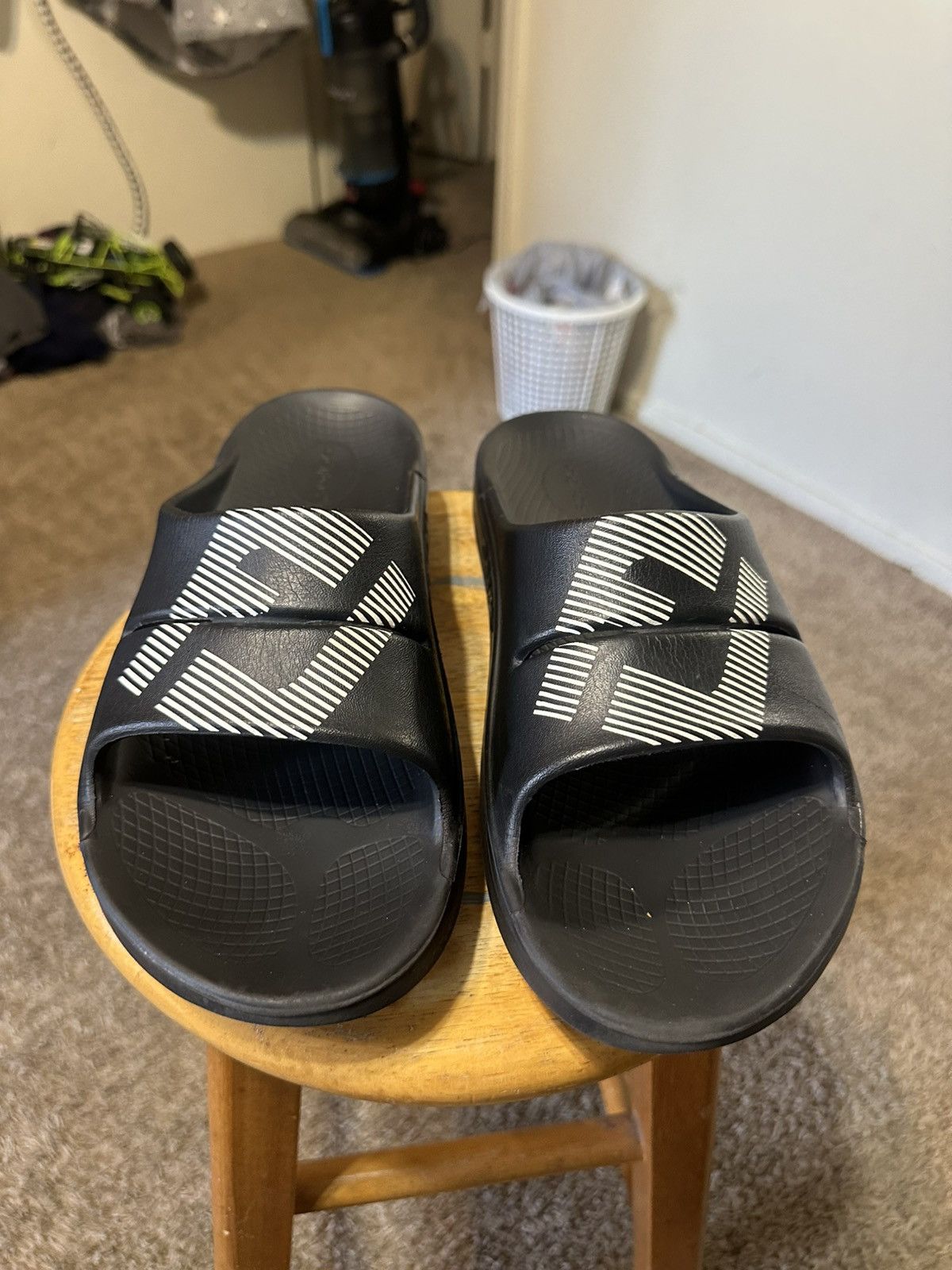 Other Oofos x FootJoy “triple black” slides 00s Size 10 Size US 10 / EU 43 - 1 Thumbnail