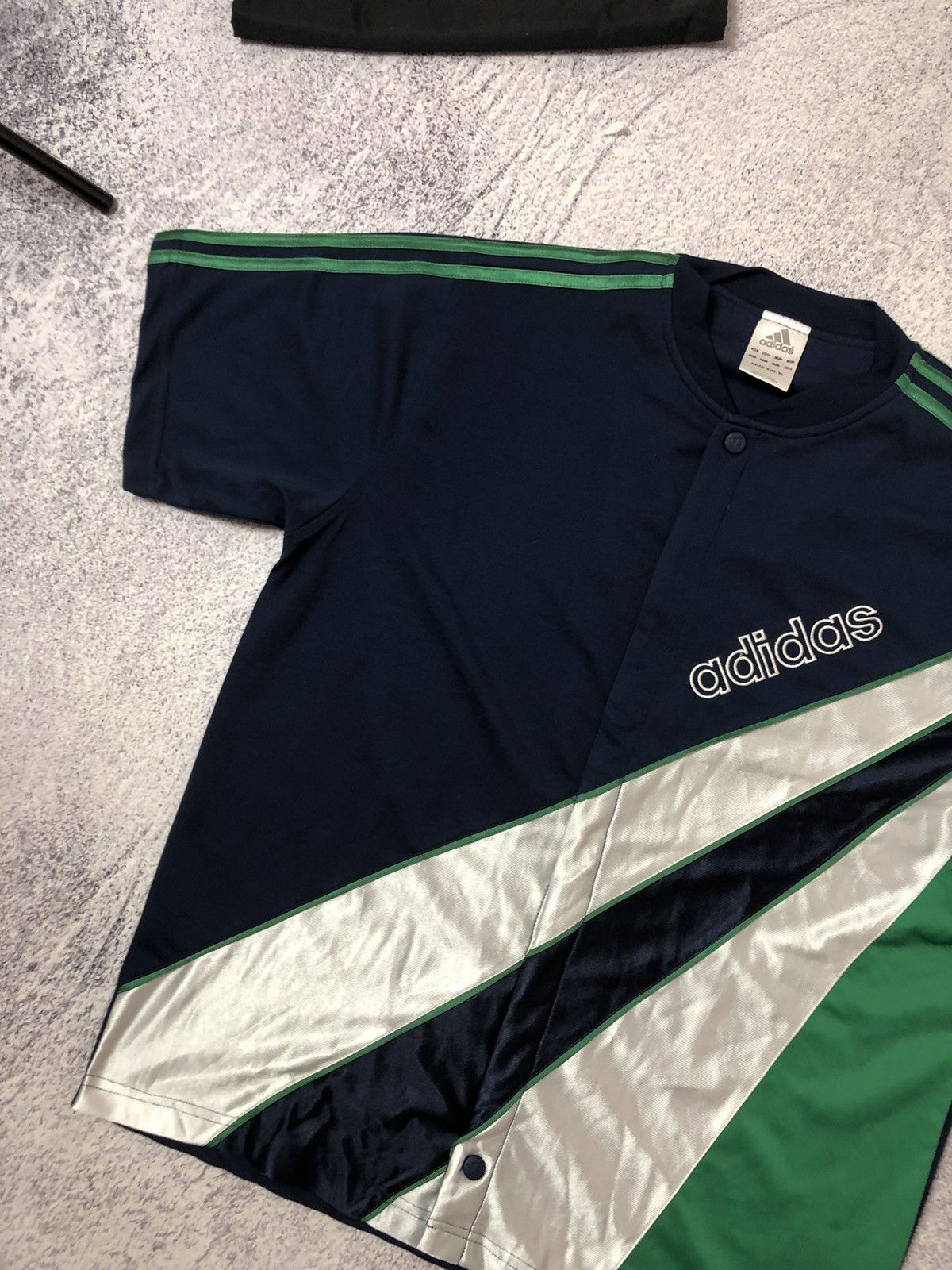 Adidas Vintage mens t-shirt adidas size Xl casual usa Size US XL / EU 56 / 4 - 3 Thumbnail
