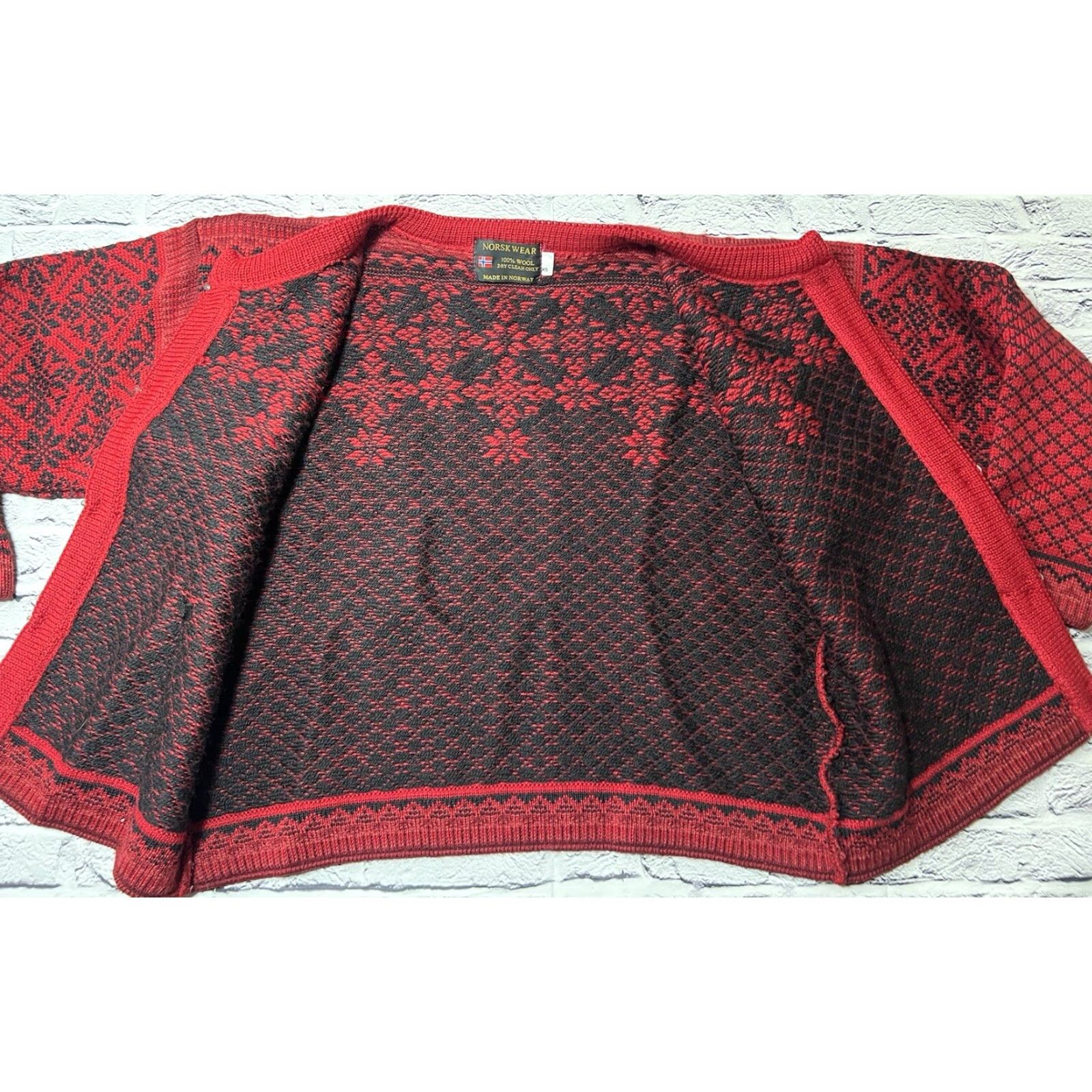 Vintage VINTAGE NORSKWEAR Nordic Sweater Womens XS Red Wool Cardigan EXCELLENT Snowflake Winter Womens XS Red Wool Buckle Crew Neck 100% Wool Norway Size XS / US 0-2 / IT 36-38 - 6 Thumbnail