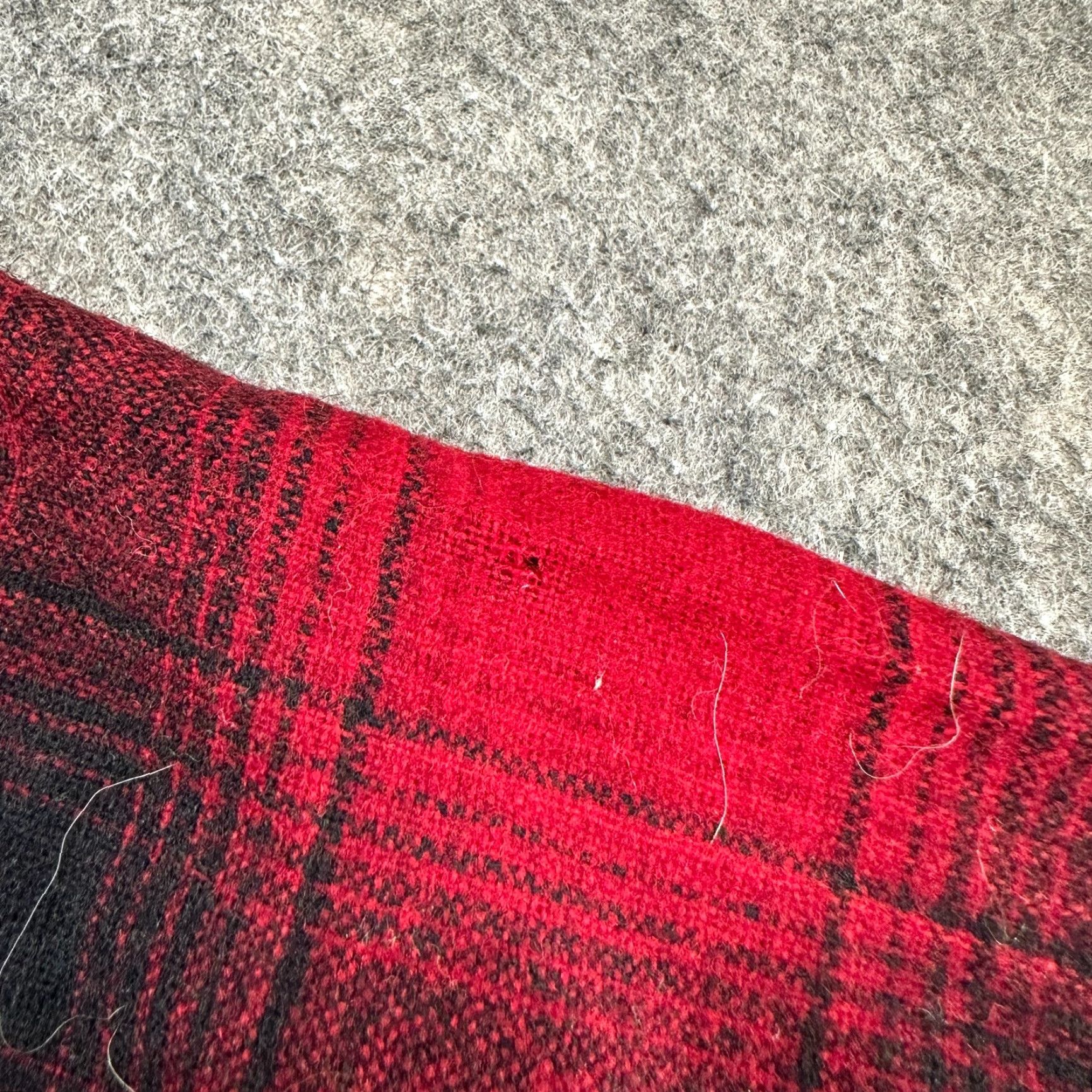 Pendleton Pendleton Shirt Mens L Red Black Button Up Long Sleeve Plaid Wool Cotton 90s Vintage Shadow Board Shirt Mens L Size US L / EU 52-54 / 3 - 4 Thumbnail