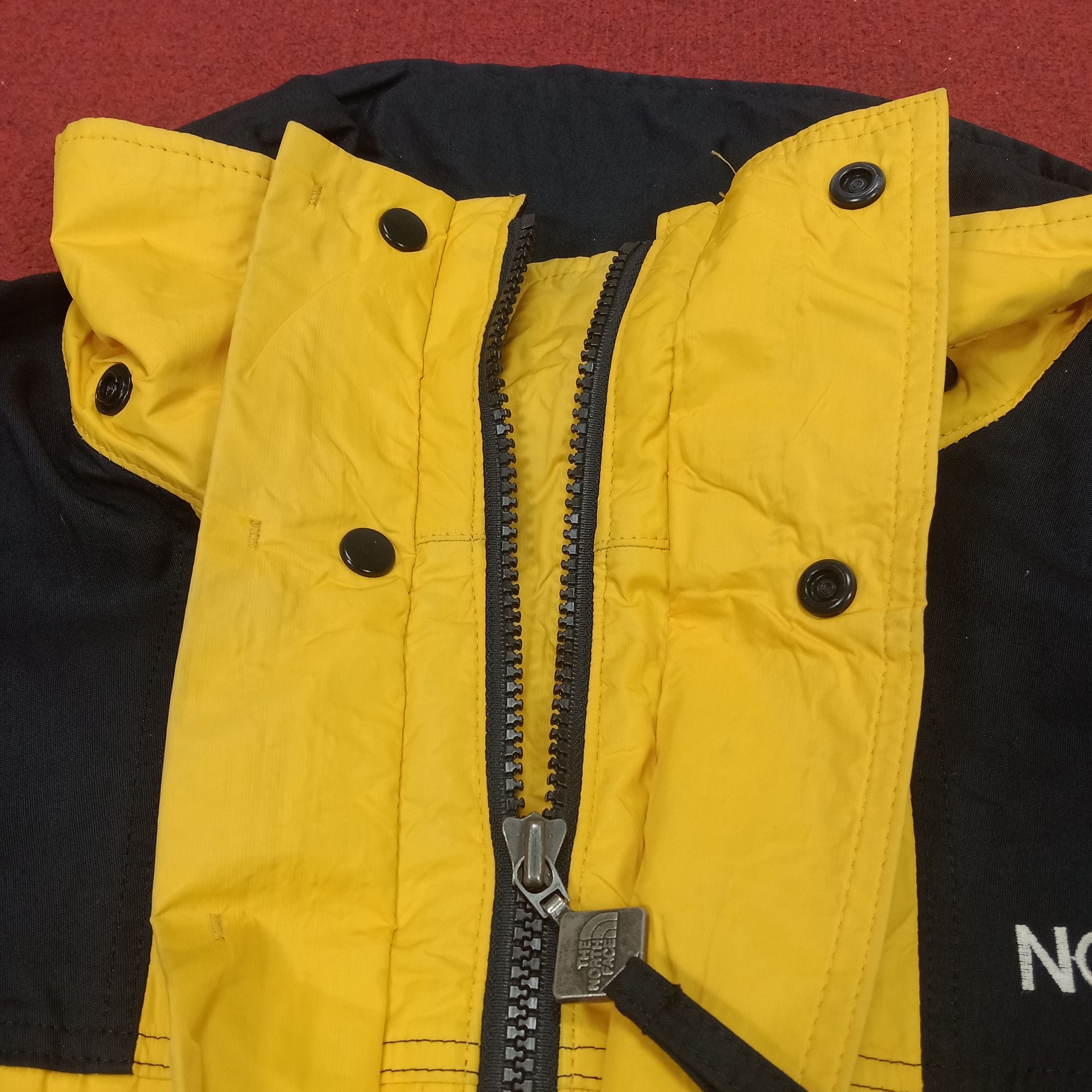 Vintage The North Face Outdoor Style Windbreaker Jacket dp1 Size US L / EU 52-54 / 3 - 5 Thumbnail