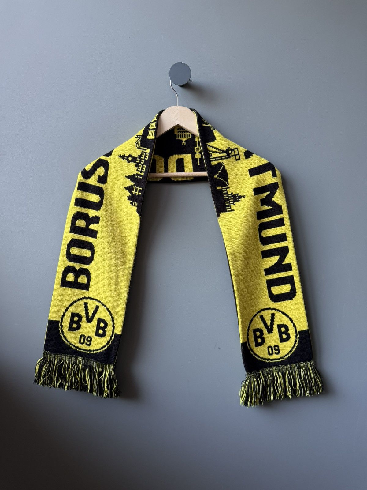 Other Borussia Dortmund Black Yellow Acrylic Scarf Size ONE SIZE - 1 Thumbnail
