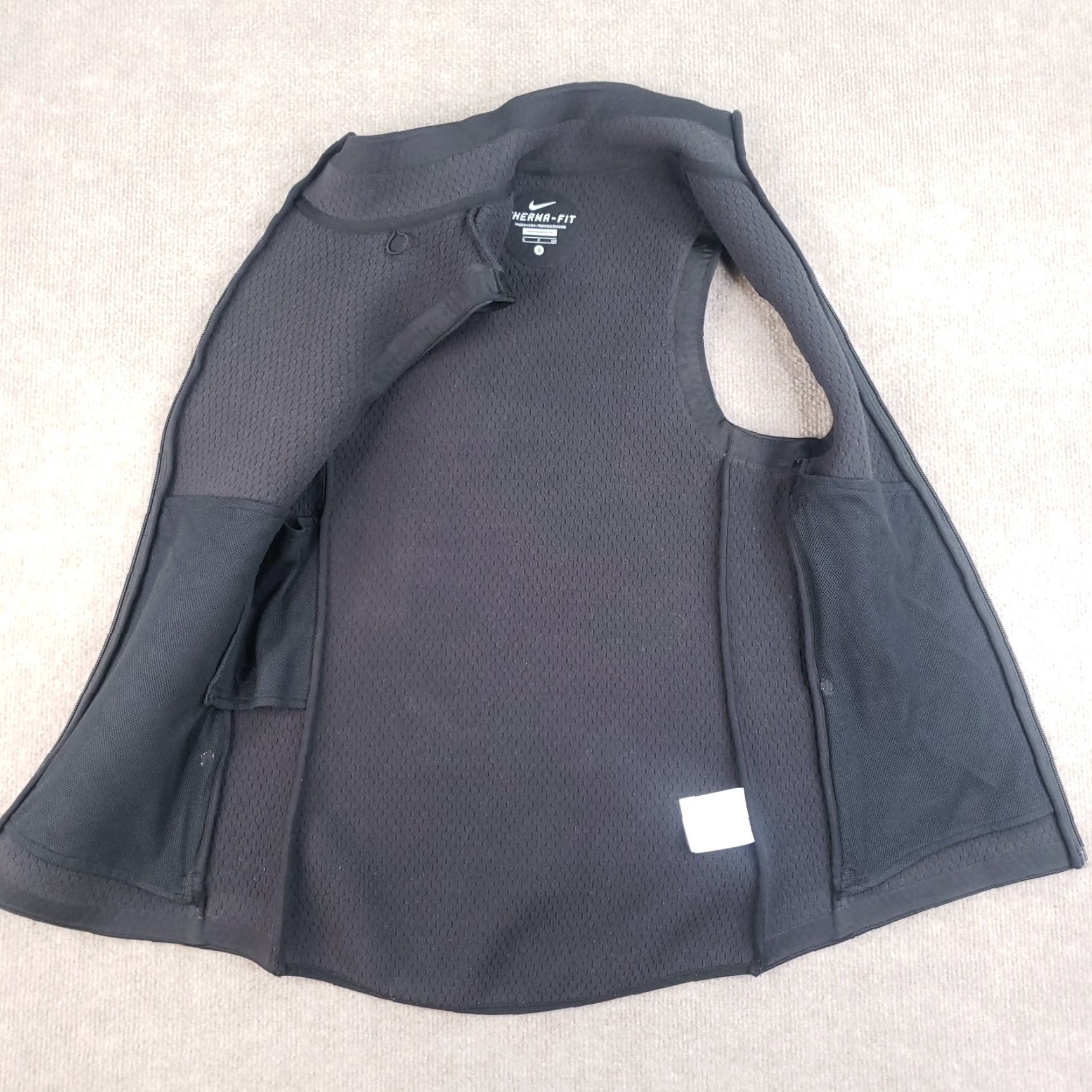 Nike VINTAGE Nike Vest Womens Small Black Therma-Sphere Max Training Full Zip Stretch Golf Size S / US 4 / IT 40 - 6 Thumbnail