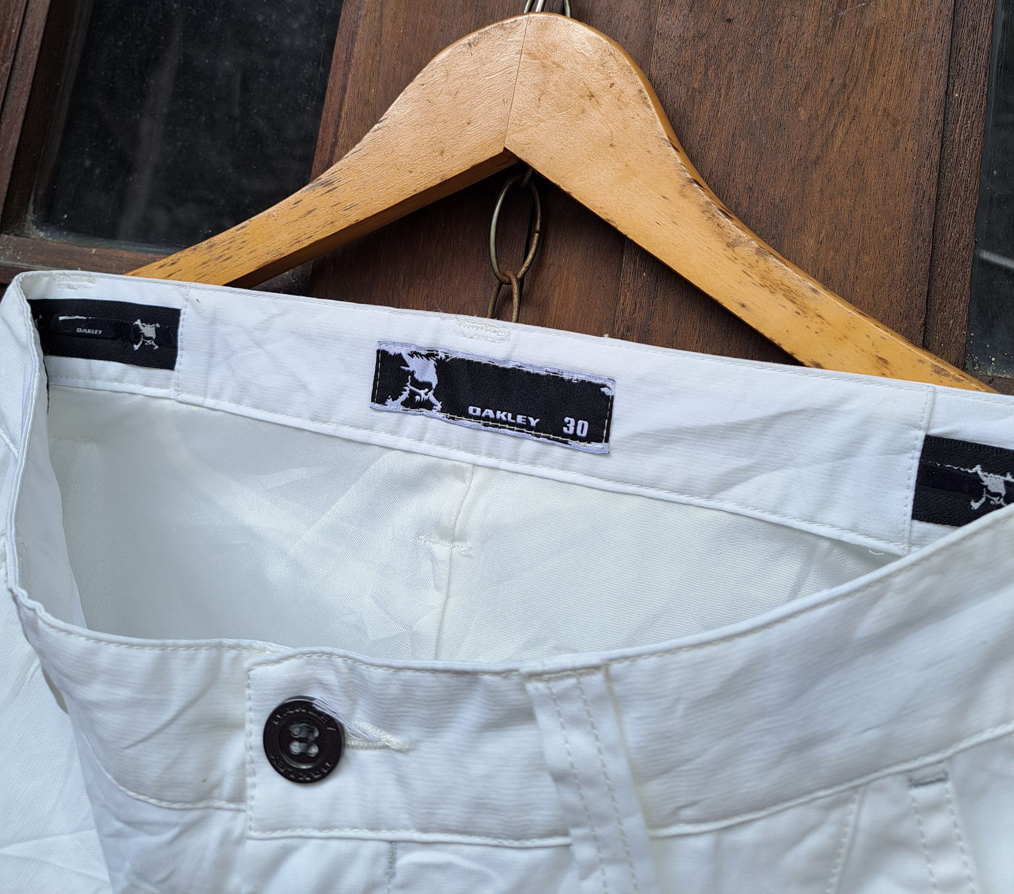 Oakley Vintage Y2K Oakley Hydrolix White Pants 7/8 Women Size 30 Size 30" / US 8 / IT 44 - 3 Thumbnail