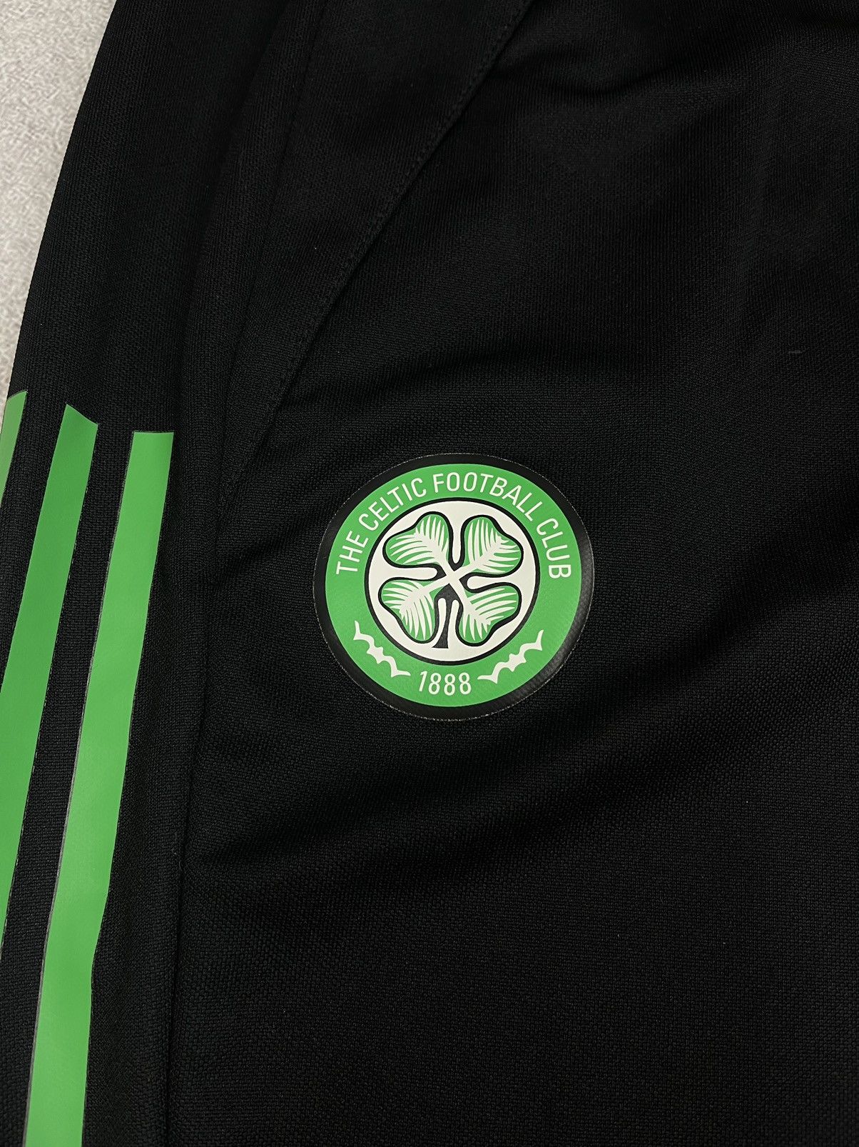 Adidas Mens Adidas Celtic Black Sweatpants Aeroready Soccer Jersey Size US 30 / EU 46 - 4 Thumbnail