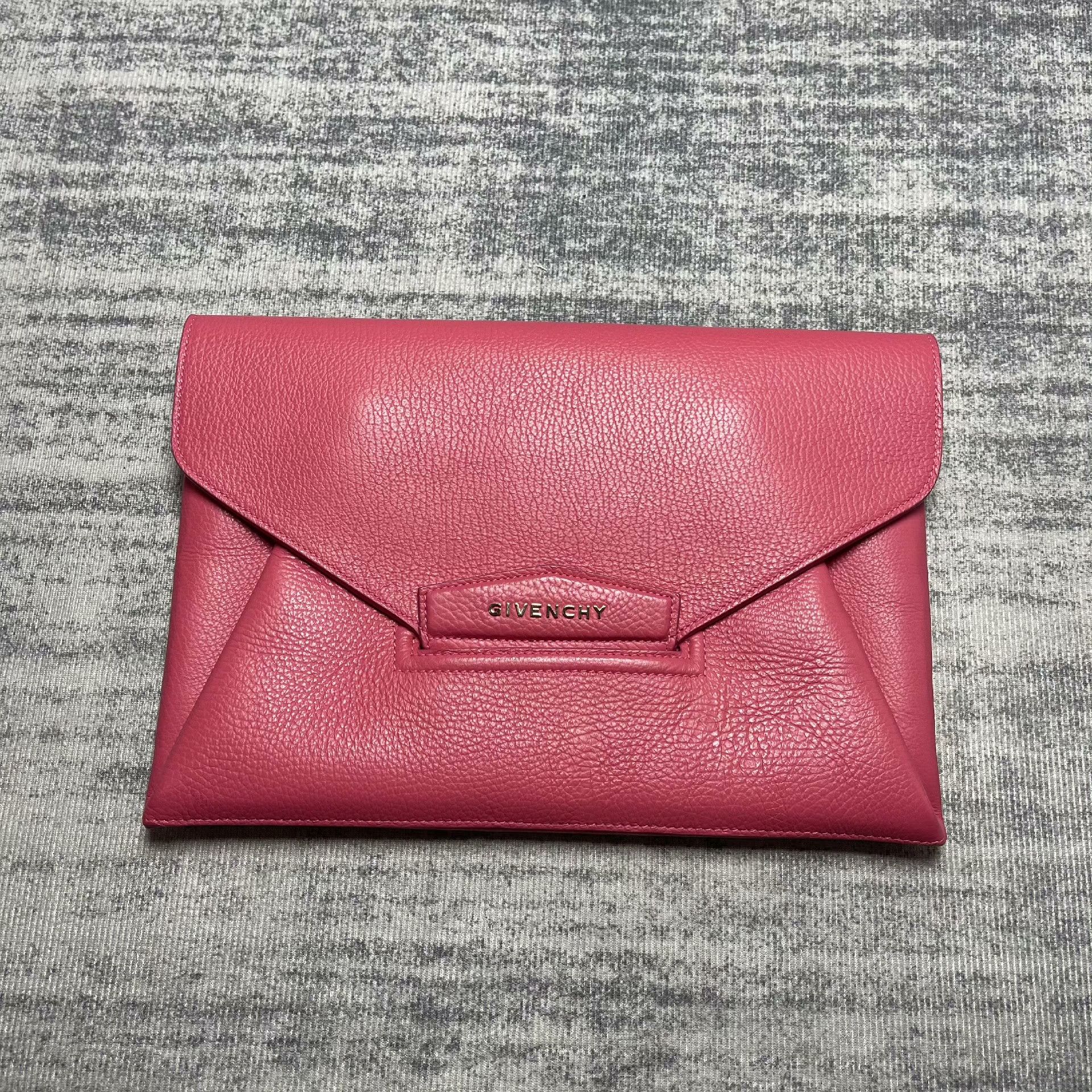 Givenchy Givenchy Bright Pink Lychee Clutch Size ONE SIZE - 1 Thumbnail
