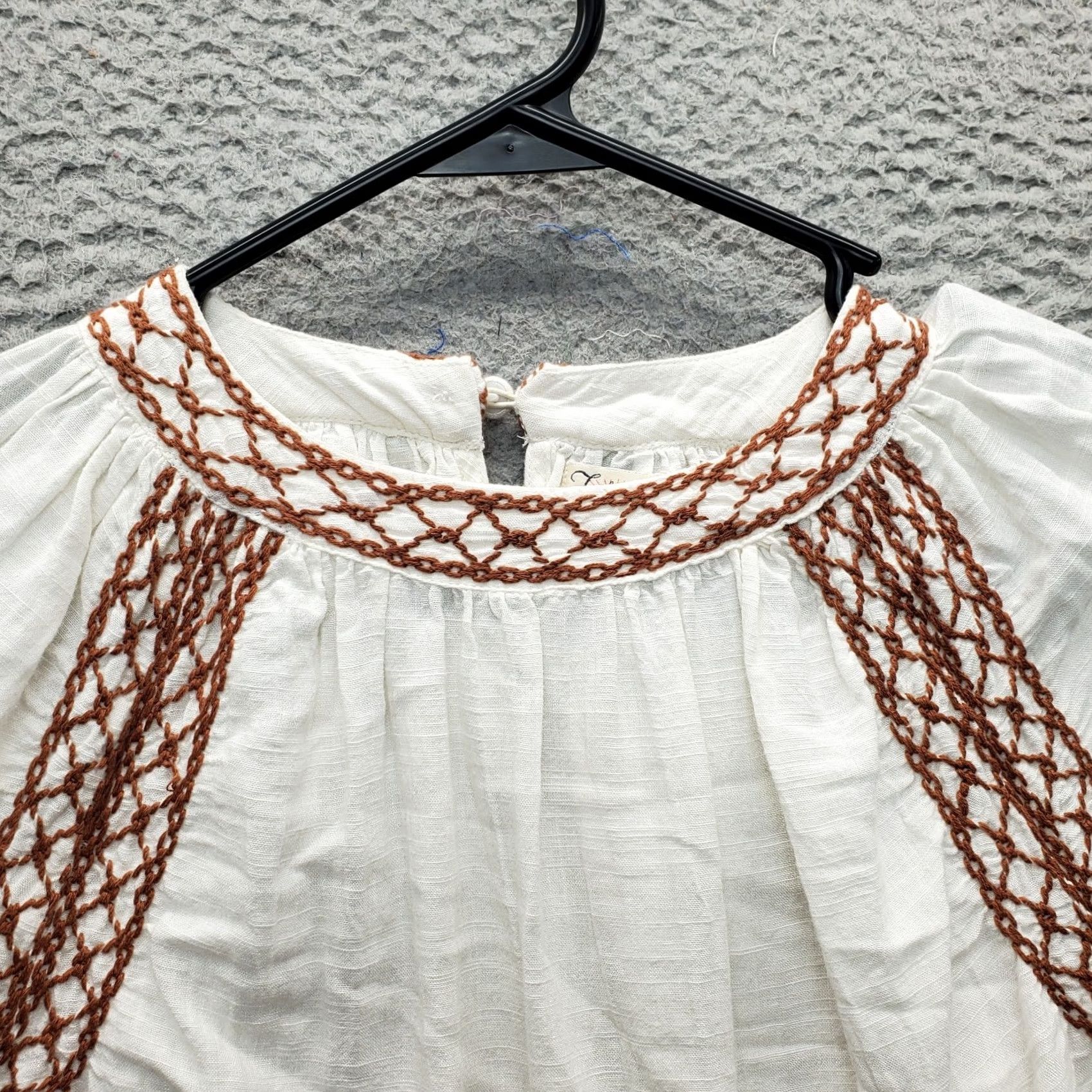 Faherty Faherty Womens Blouse XS White Arles Embroidered Round Neck Pleated Pullover Shirt Womens Size XS White Embroidered Pleated Round Neck Pullover Size XS / US 0-2 / IT 36-38 - 5 Thumbnail